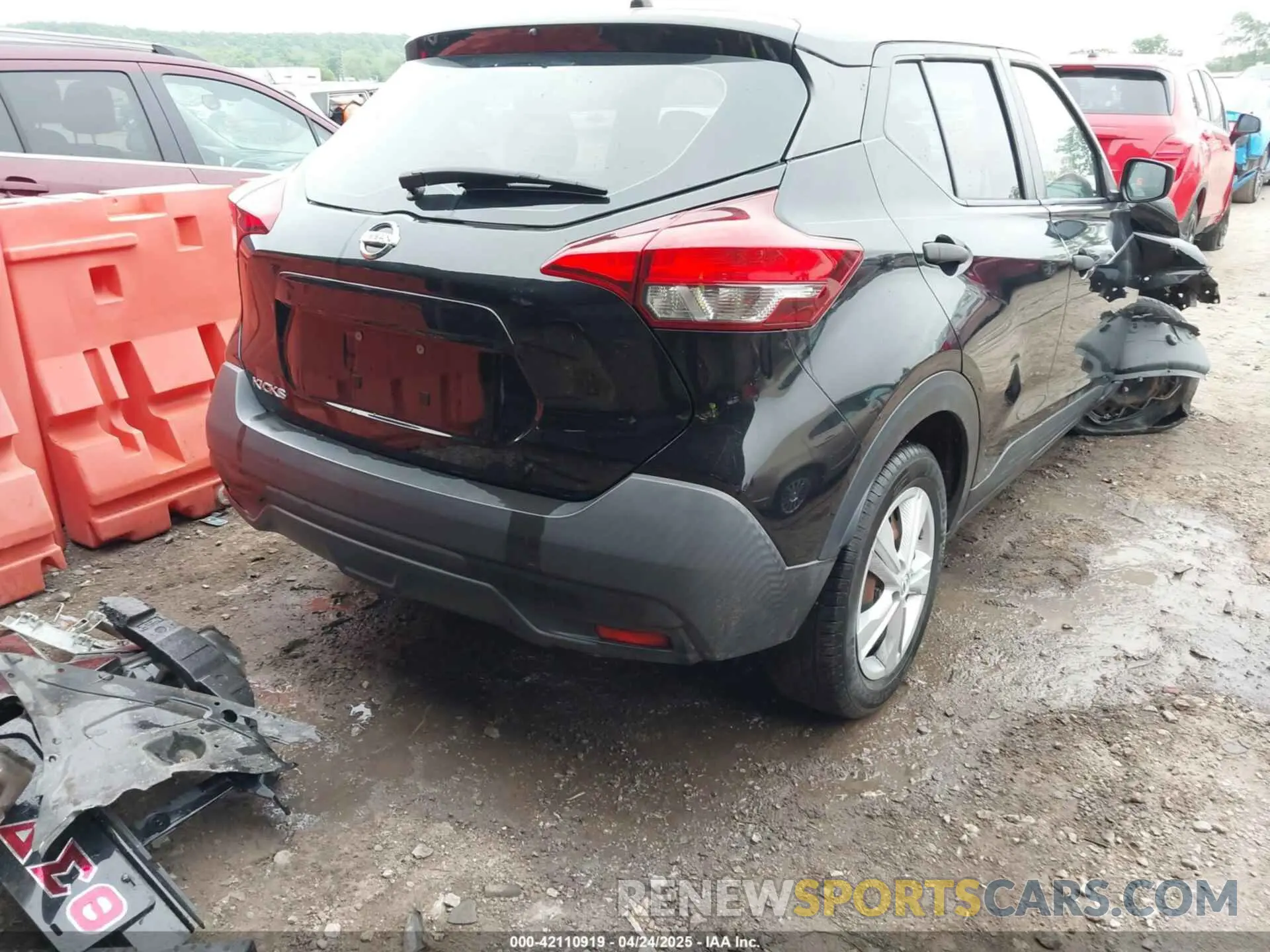 4 Photograph of a damaged car 3N1CP5CU1KL565631 NISSAN KICKS 2019