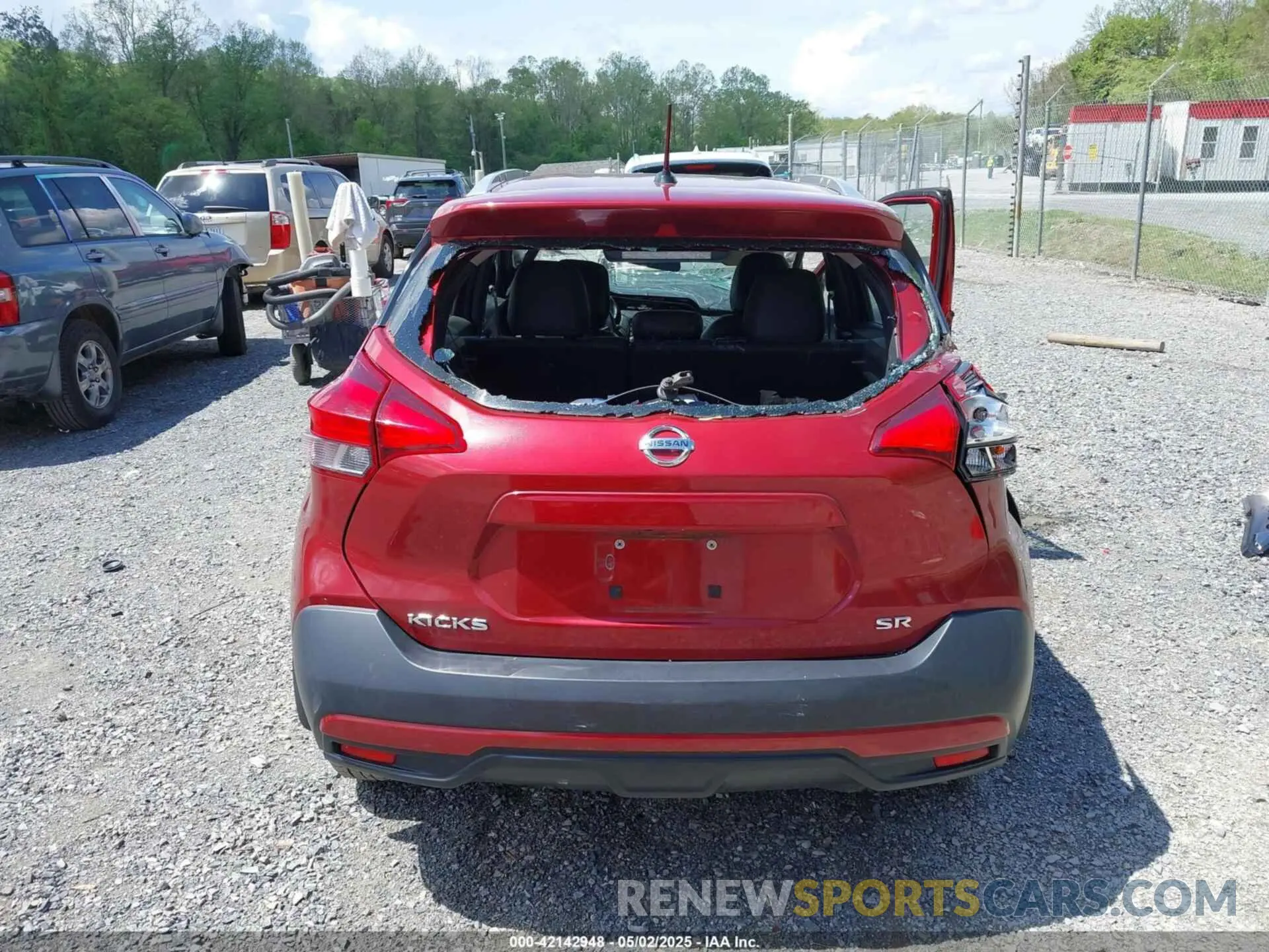 15 Photograph of a damaged car 3N1CP5CU2KL493953 NISSAN KICKS 2019
