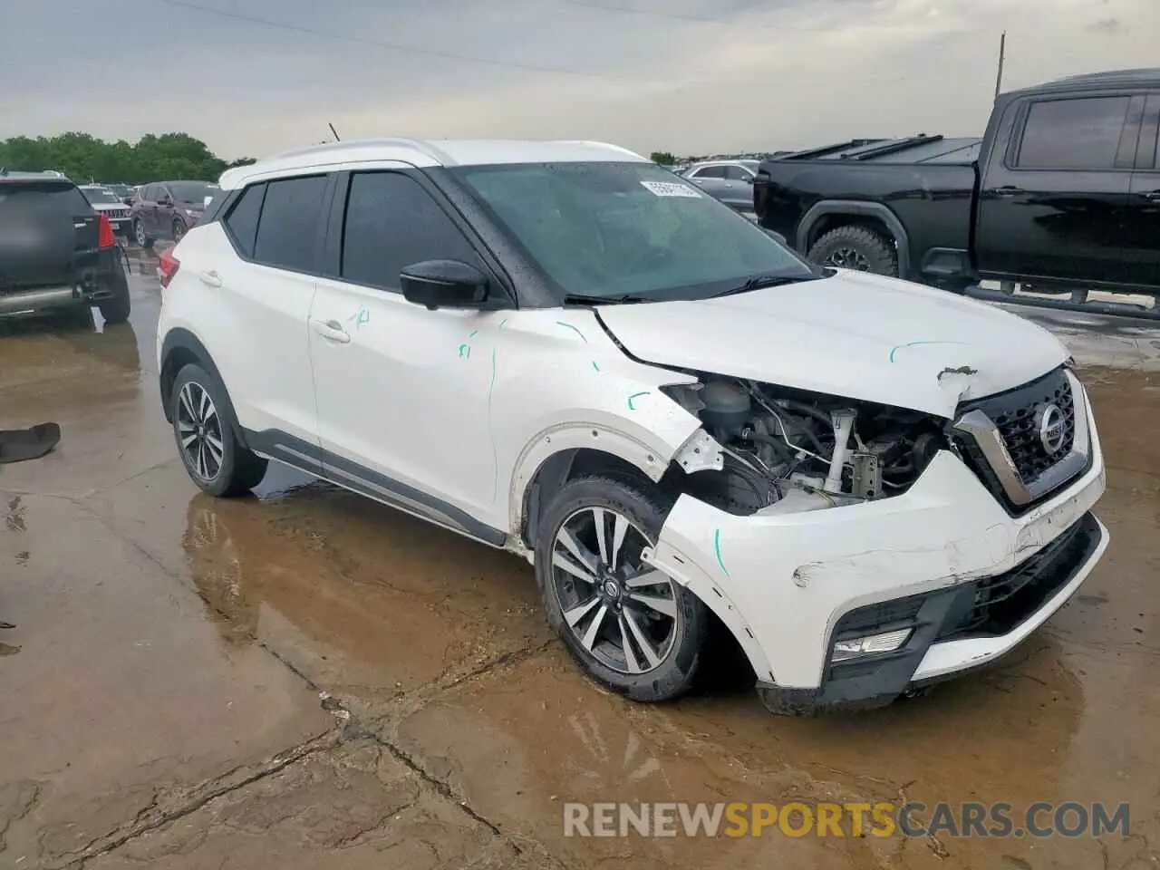 4 Photograph of a damaged car 3N1CP5CU2KL528880 NISSAN KICKS 2019
