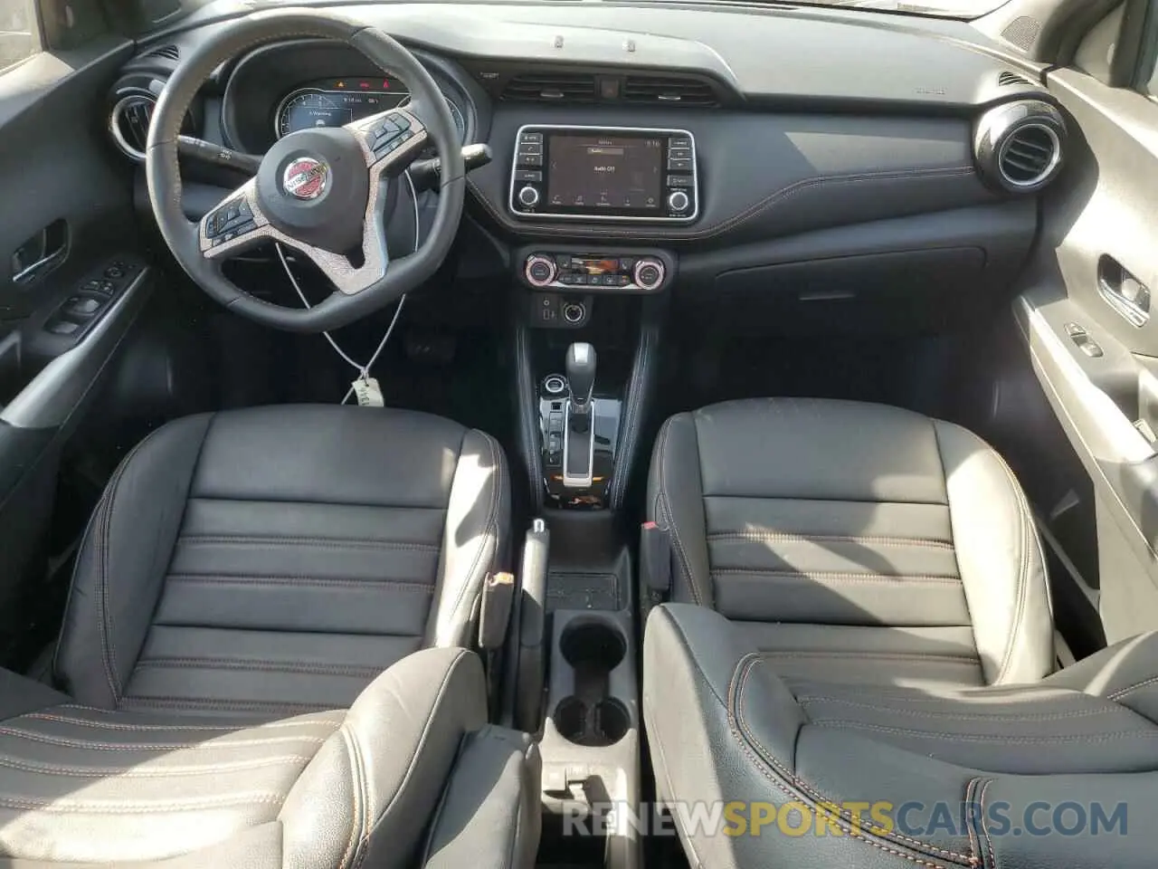 8 Photograph of a damaged car 3N1CP5CU4KL505570 NISSAN KICKS 2019