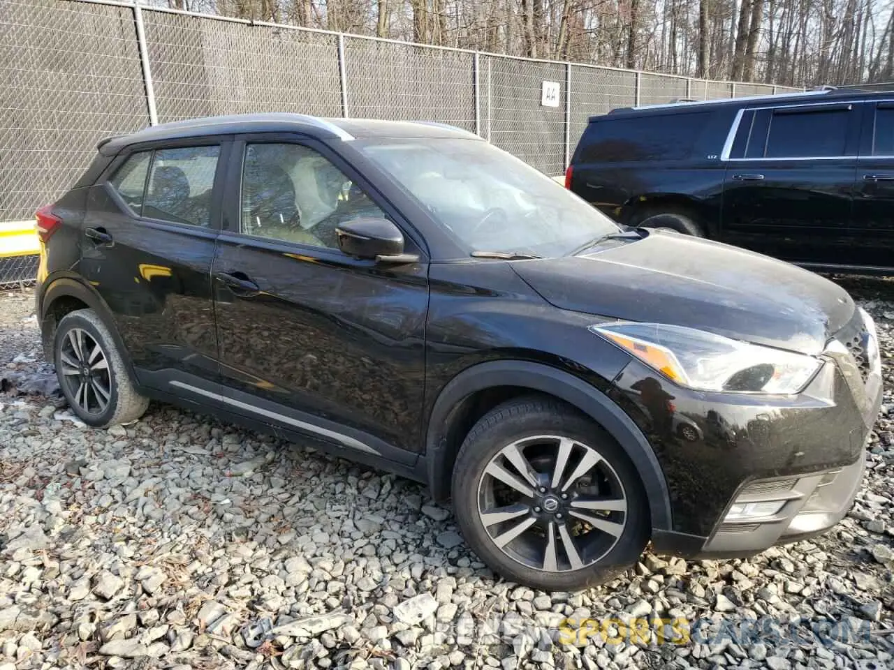 4 Photograph of a damaged car 3N1CP5CU4KL530419 NISSAN KICKS 2019