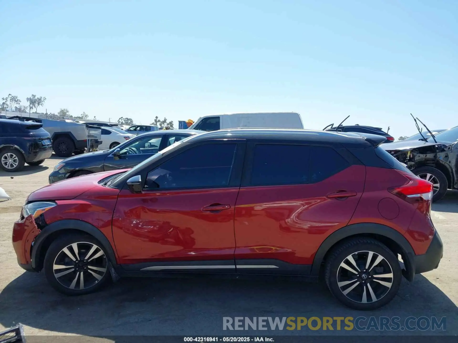 14 Photograph of a damaged car 3N1CP5CU5KL499178 NISSAN KICKS 2019