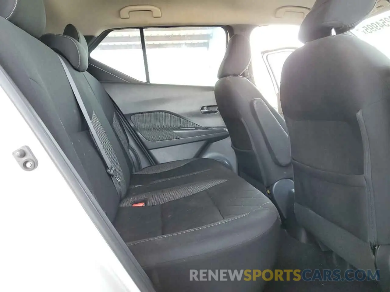 12 Photograph of a damaged car 3N1CP5CU5KL503438 NISSAN KICKS 2019