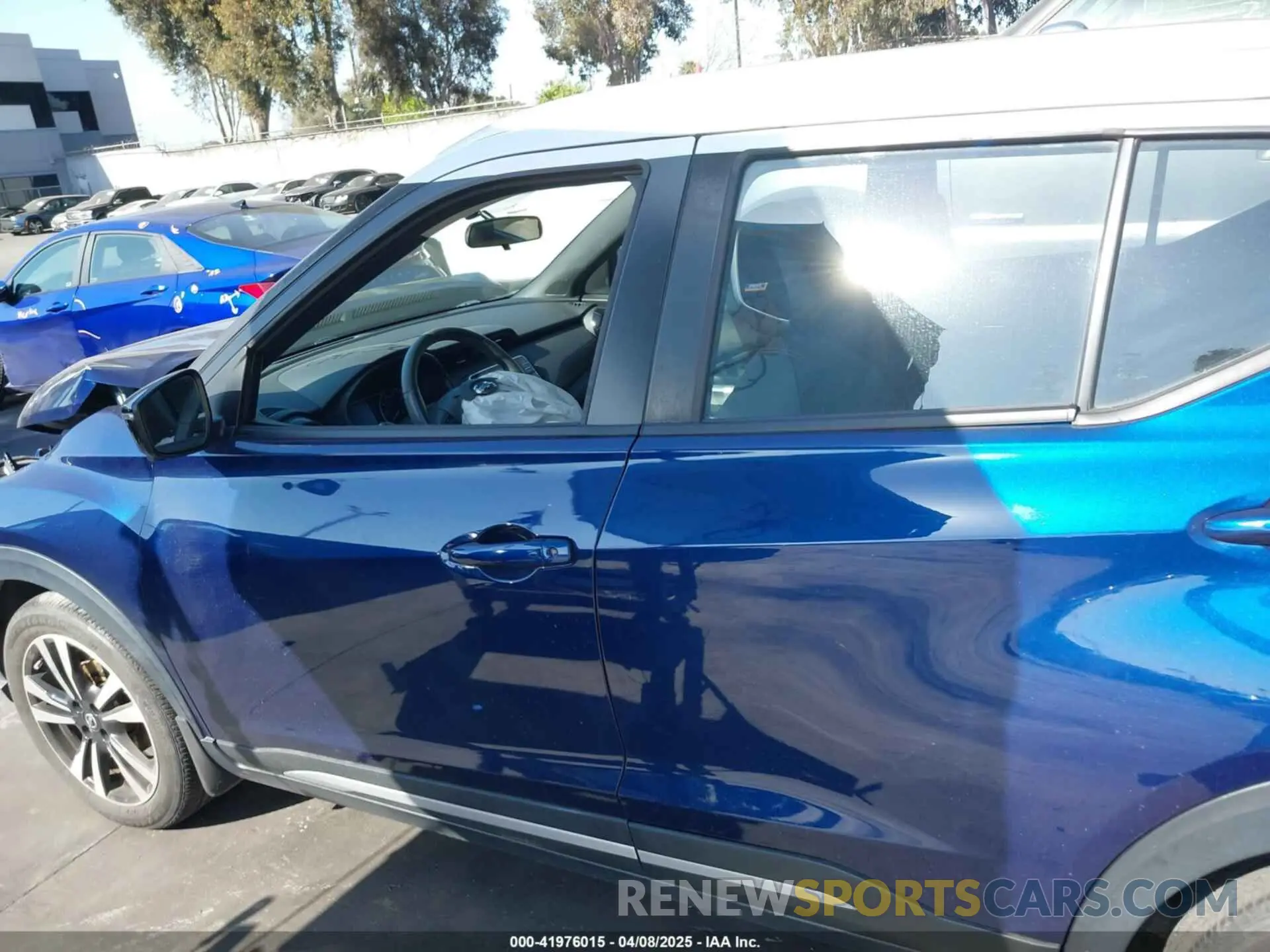 15 Photograph of a damaged car 3N1CP5CU5KL517856 NISSAN KICKS 2019