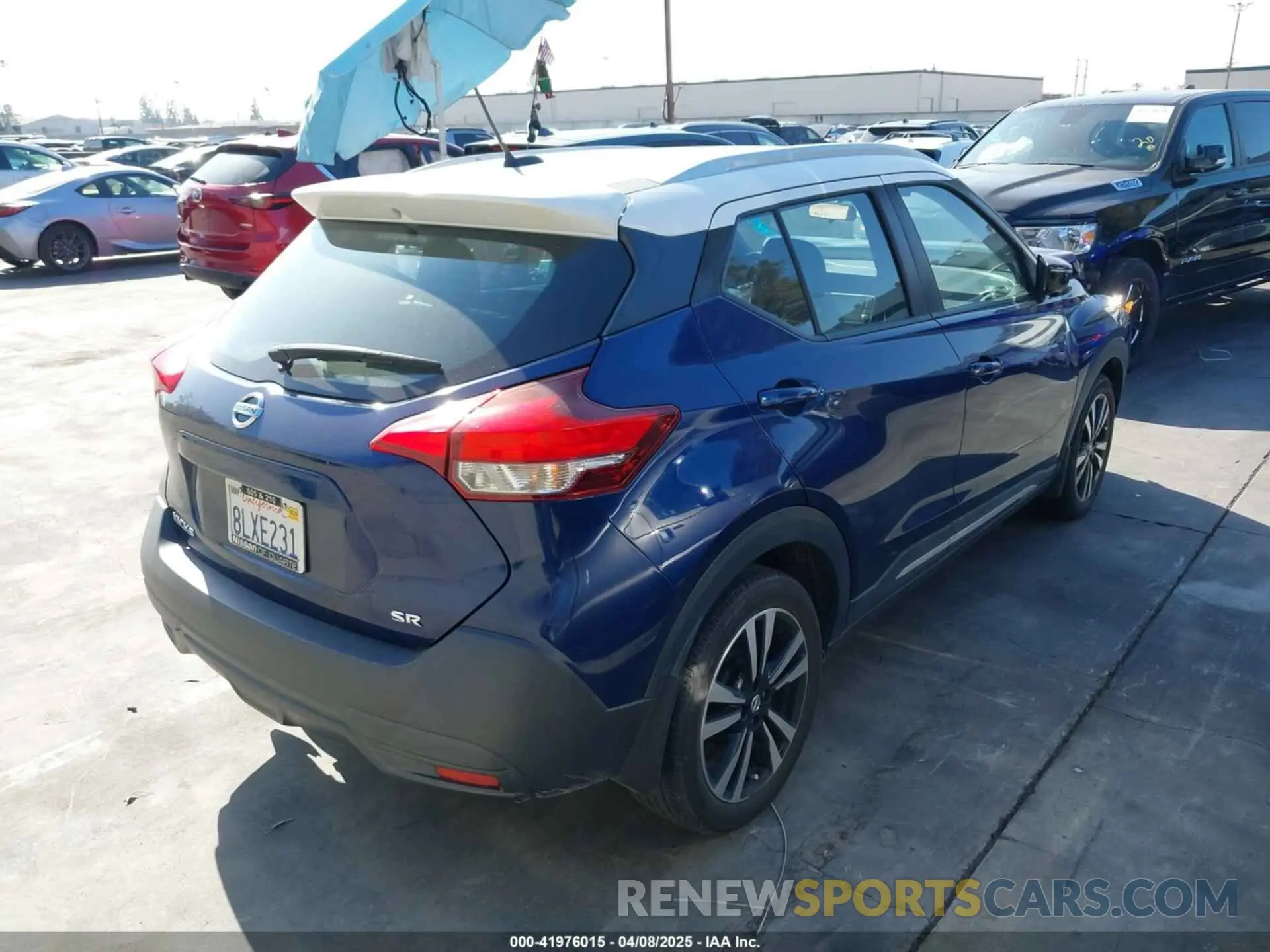 4 Photograph of a damaged car 3N1CP5CU5KL517856 NISSAN KICKS 2019