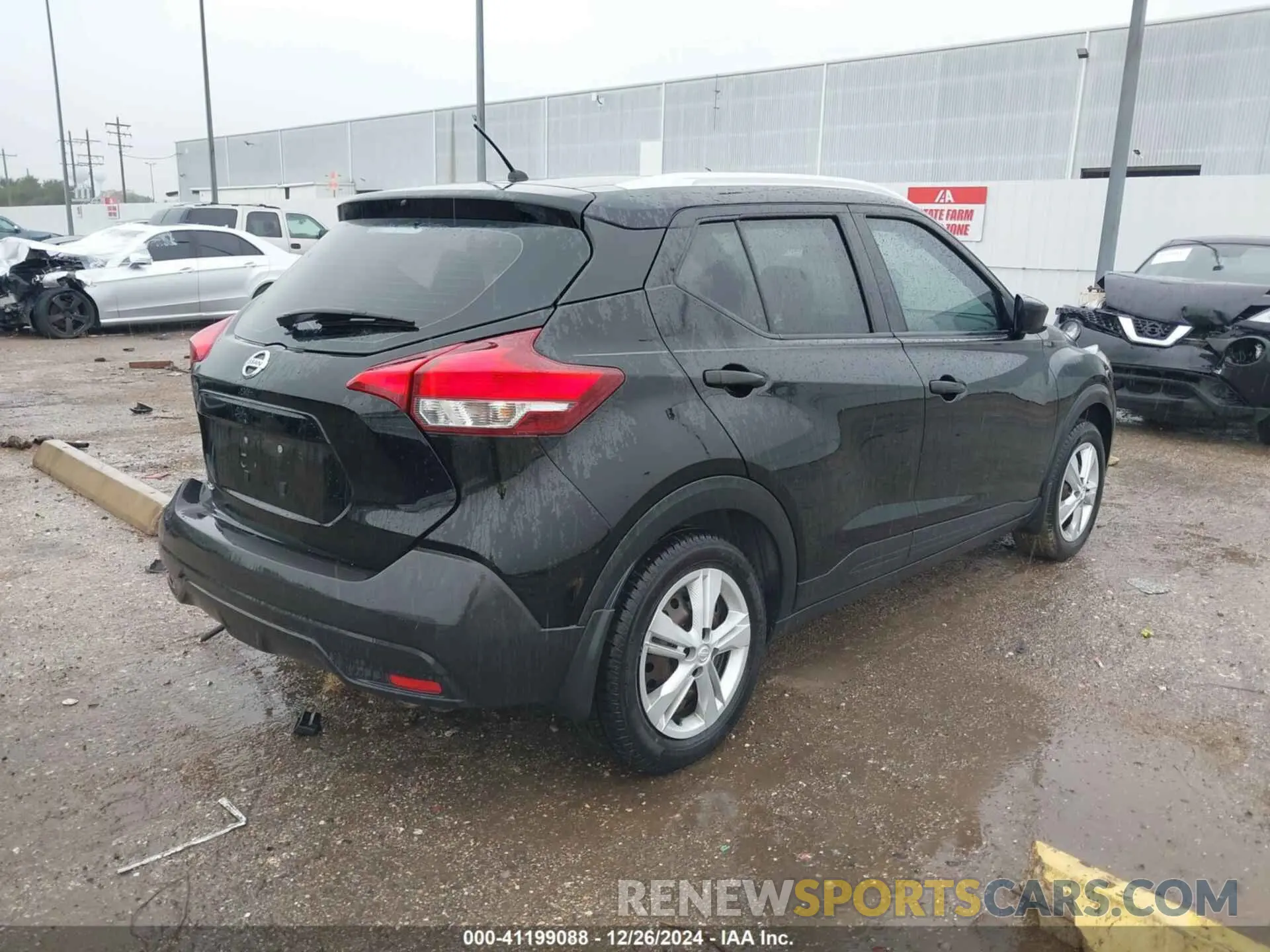 4 Photograph of a damaged car 3N1CP5CU5KL566104 NISSAN KICKS 2019