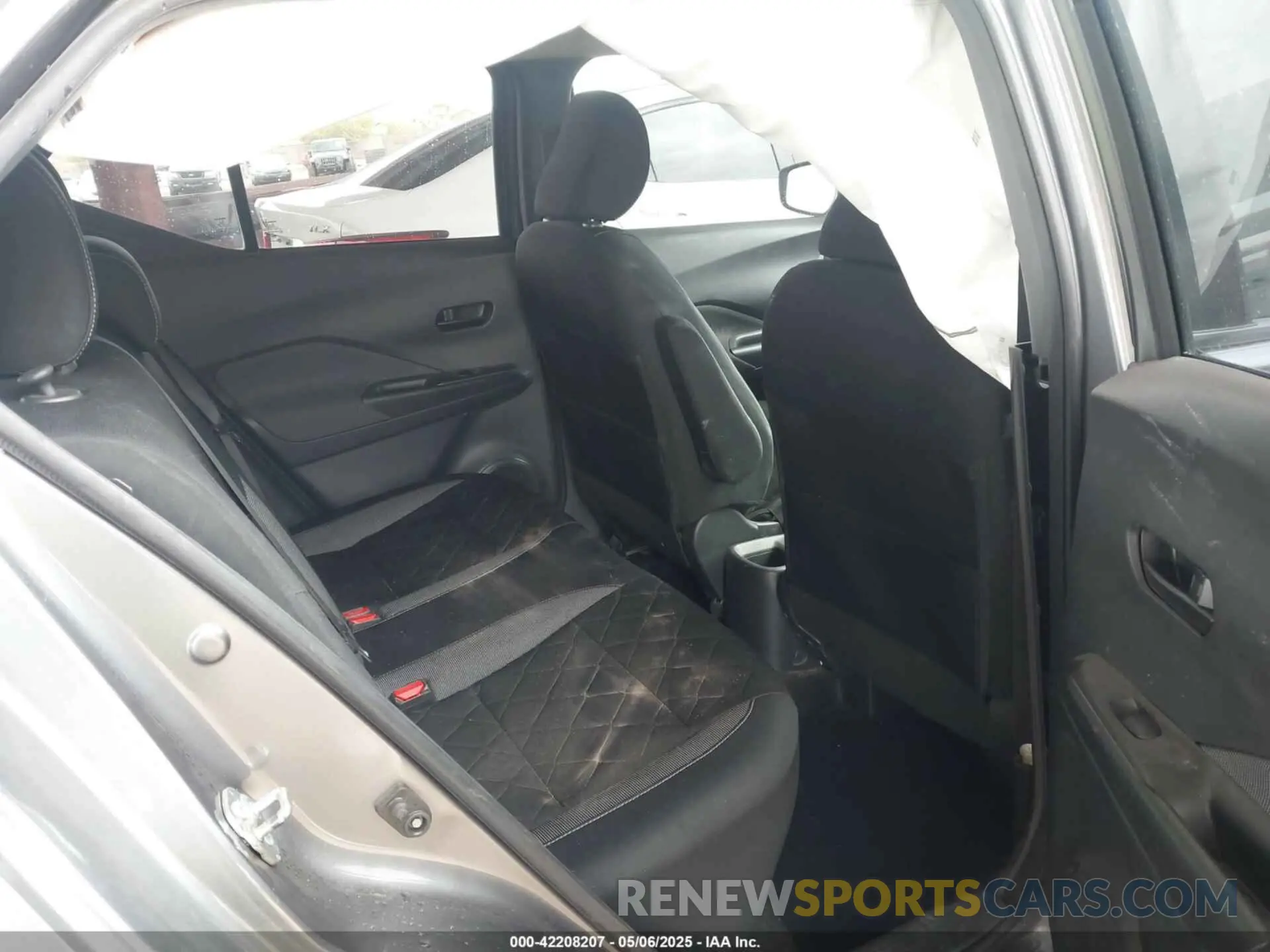 8 Photograph of a damaged car 3N1CP5CU6KL496631 NISSAN KICKS 2019