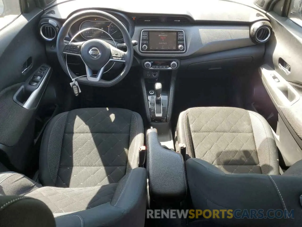 8 Photograph of a damaged car 3N1CP5CU7KL554813 NISSAN KICKS 2019