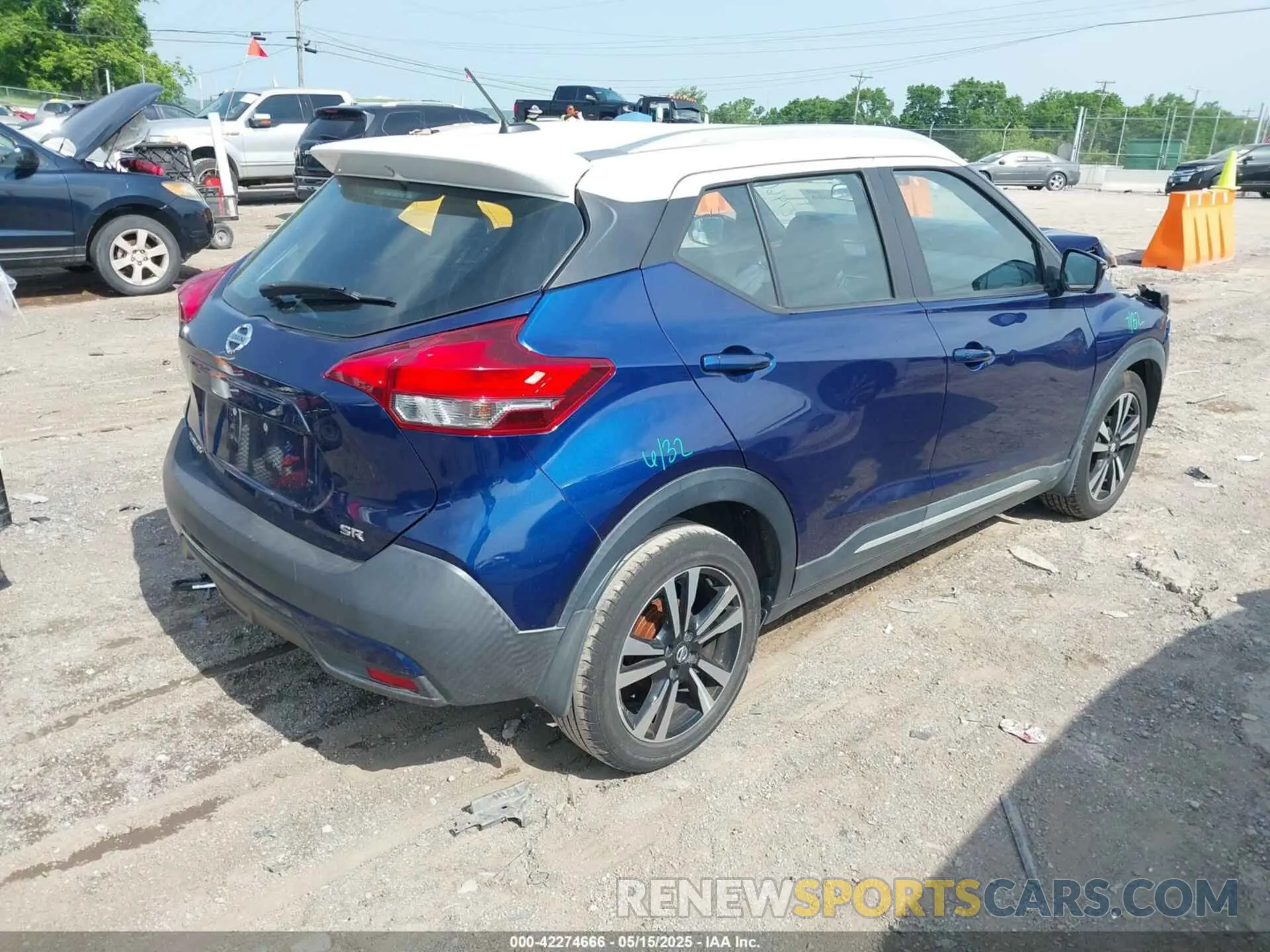 4 Фотография поврежденного автомобиля 3N1CP5CU7KL567786 NISSAN KICKS 2019