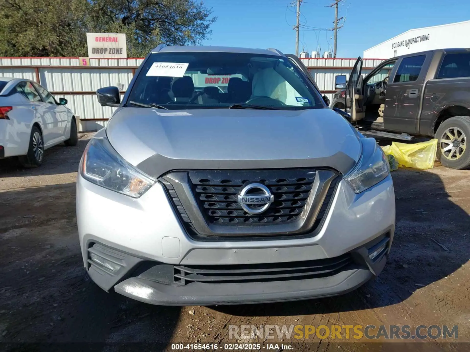 12 Photograph of a damaged car 3N1CP5CU8KL544677 NISSAN KICKS 2019