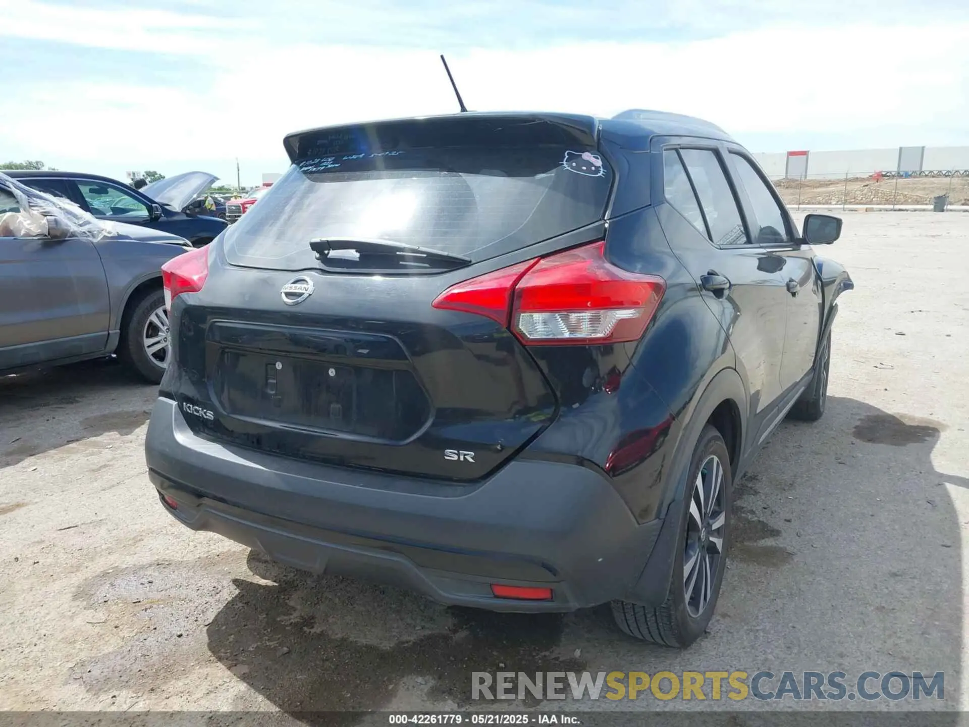 4 Фотография поврежденного автомобиля 3N1CP5CU8KL548972 NISSAN KICKS 2019