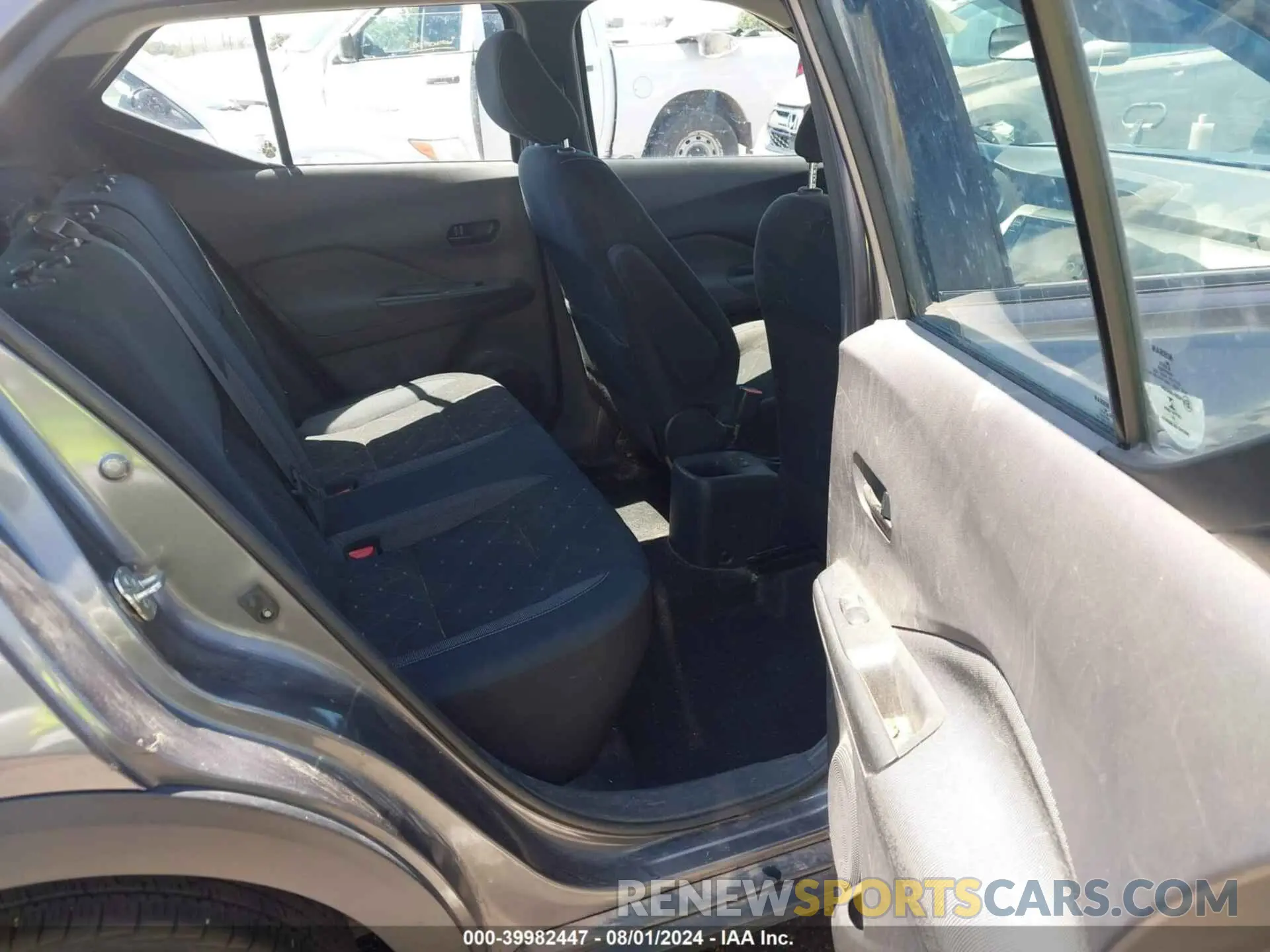 8 Photograph of a damaged car 3N1CP5CU8KL558448 NISSAN KICKS 2019