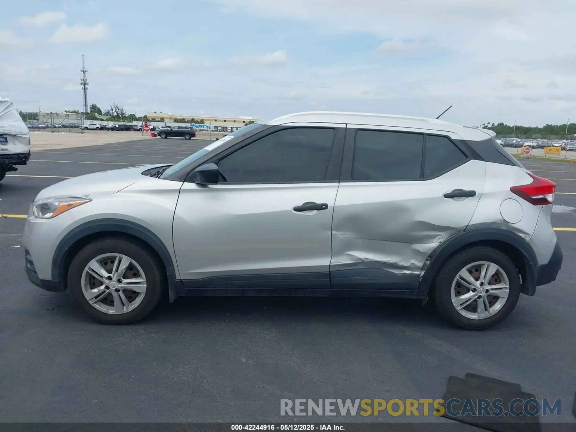 14 Photograph of a damaged car 3N1CP5CU9KL496400 NISSAN KICKS 2019