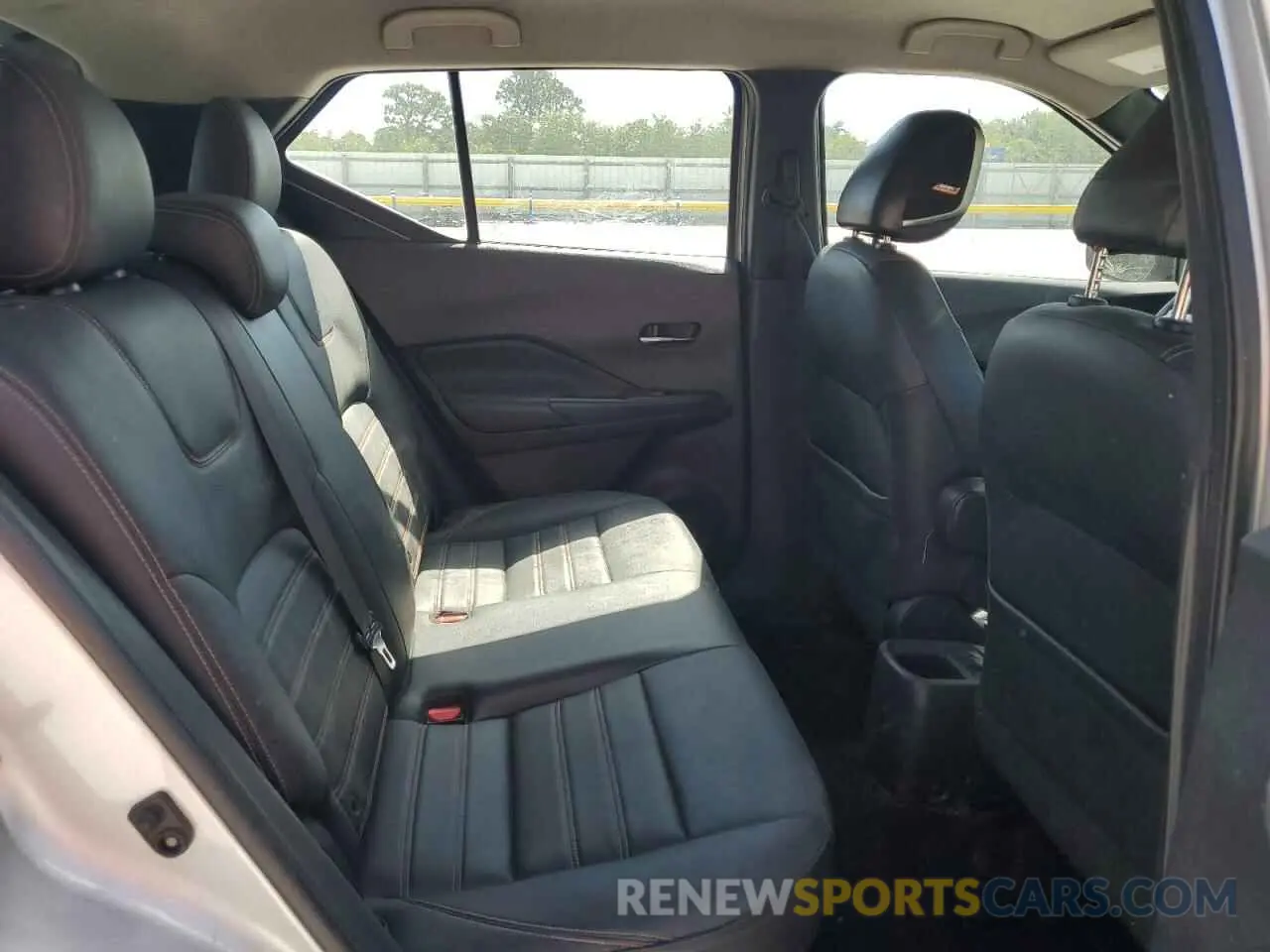 11 Photograph of a damaged car 3N1CP5CU9KL518508 NISSAN KICKS 2019