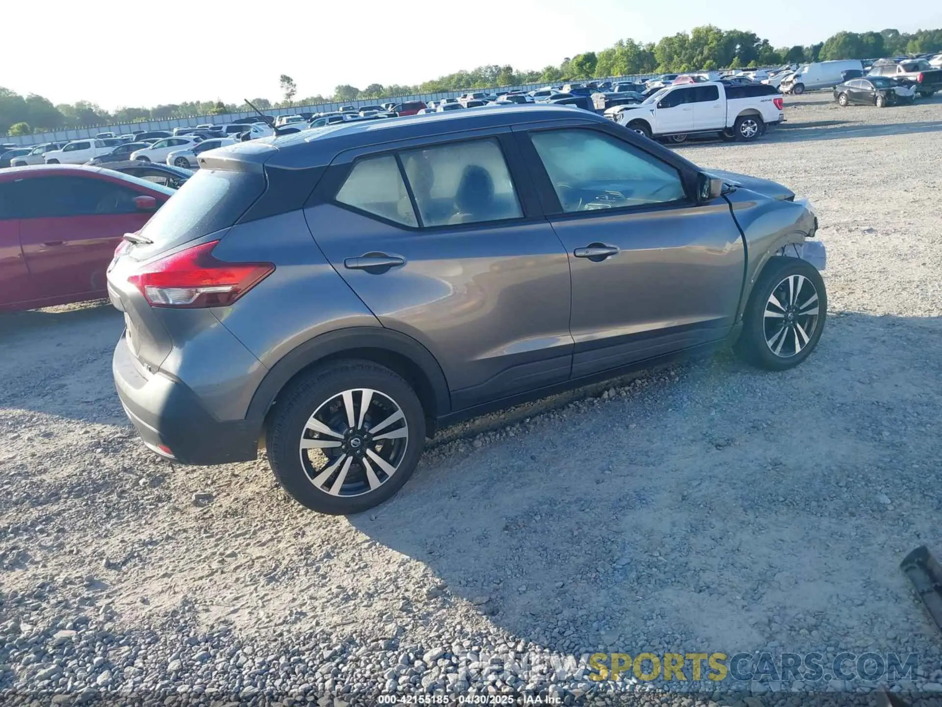 4 Photograph of a damaged car 3N1CP5CU9KL552626 NISSAN KICKS 2019