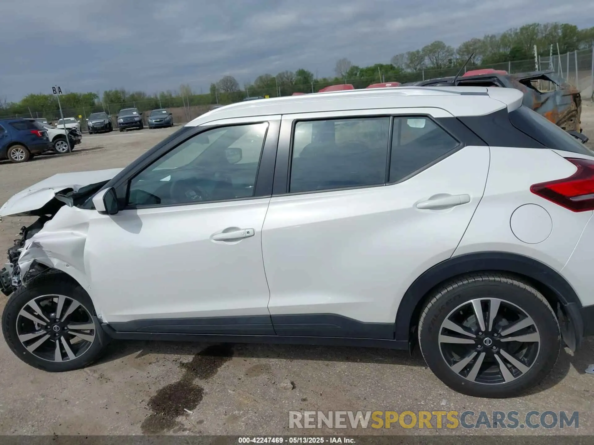 14 Photograph of a damaged car 3N1CP5CU9KL559771 NISSAN KICKS 2019