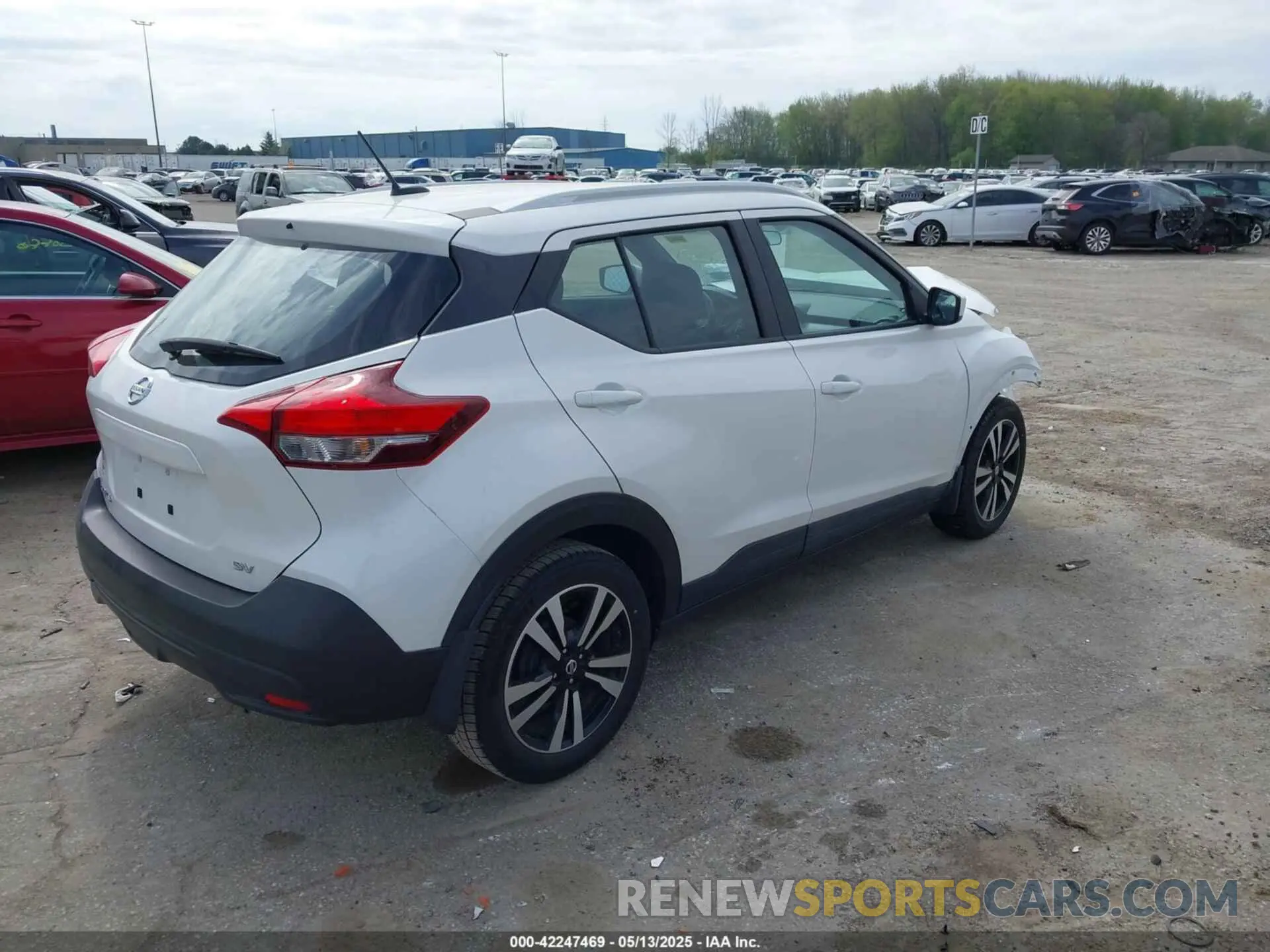 4 Photograph of a damaged car 3N1CP5CU9KL559771 NISSAN KICKS 2019