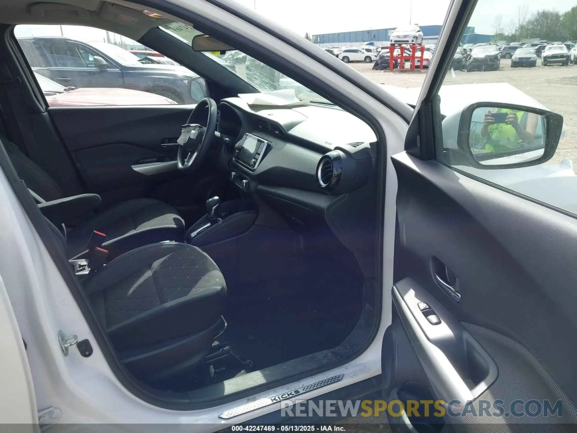5 Photograph of a damaged car 3N1CP5CU9KL559771 NISSAN KICKS 2019