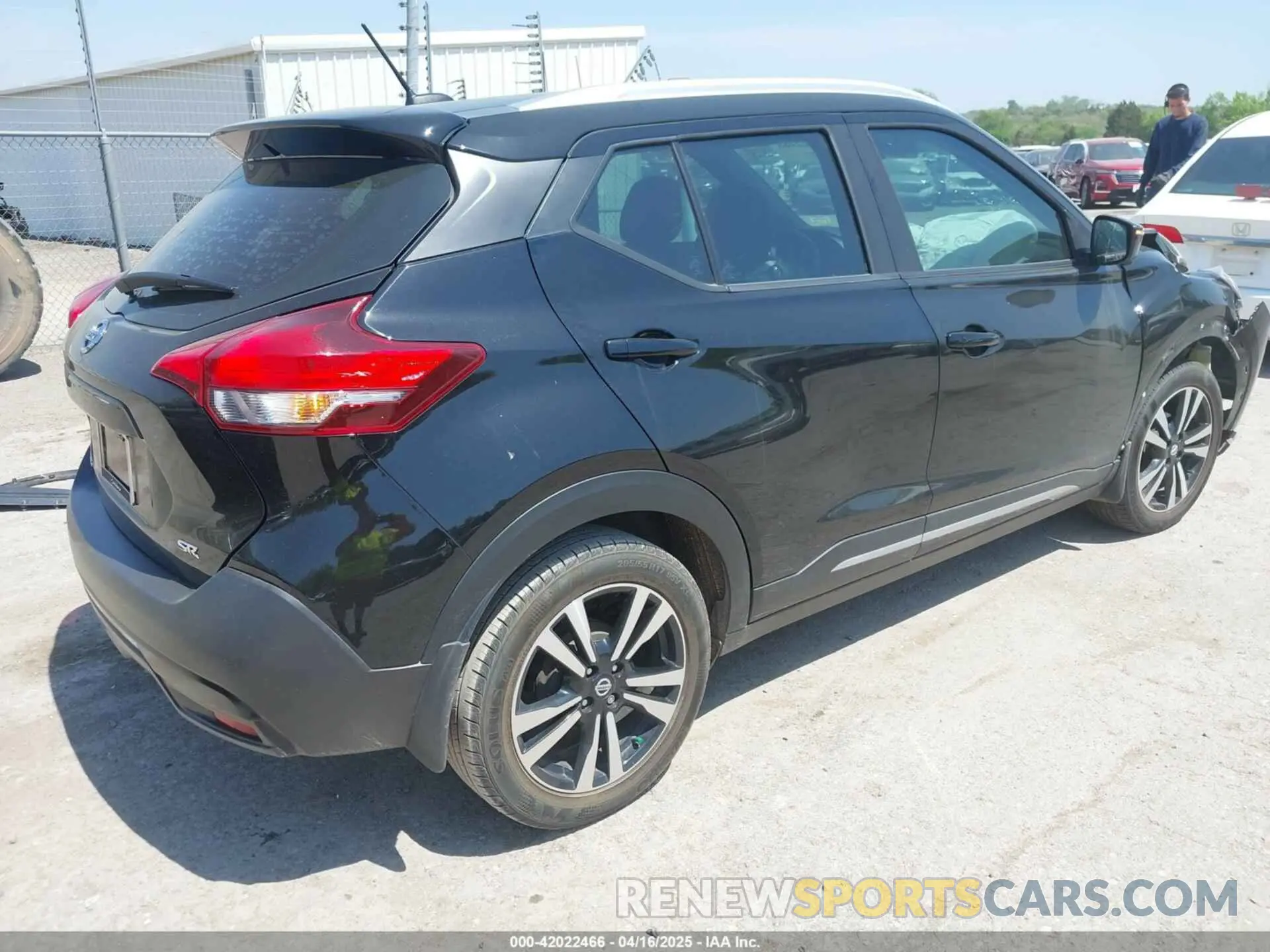 4 Photograph of a damaged car 3N1CP5CU9KL567806 NISSAN KICKS 2019