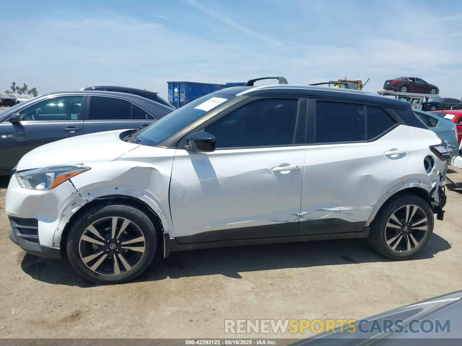 14 Photograph of a damaged car 3N1CP5CUXKL508165 NISSAN KICKS 2019