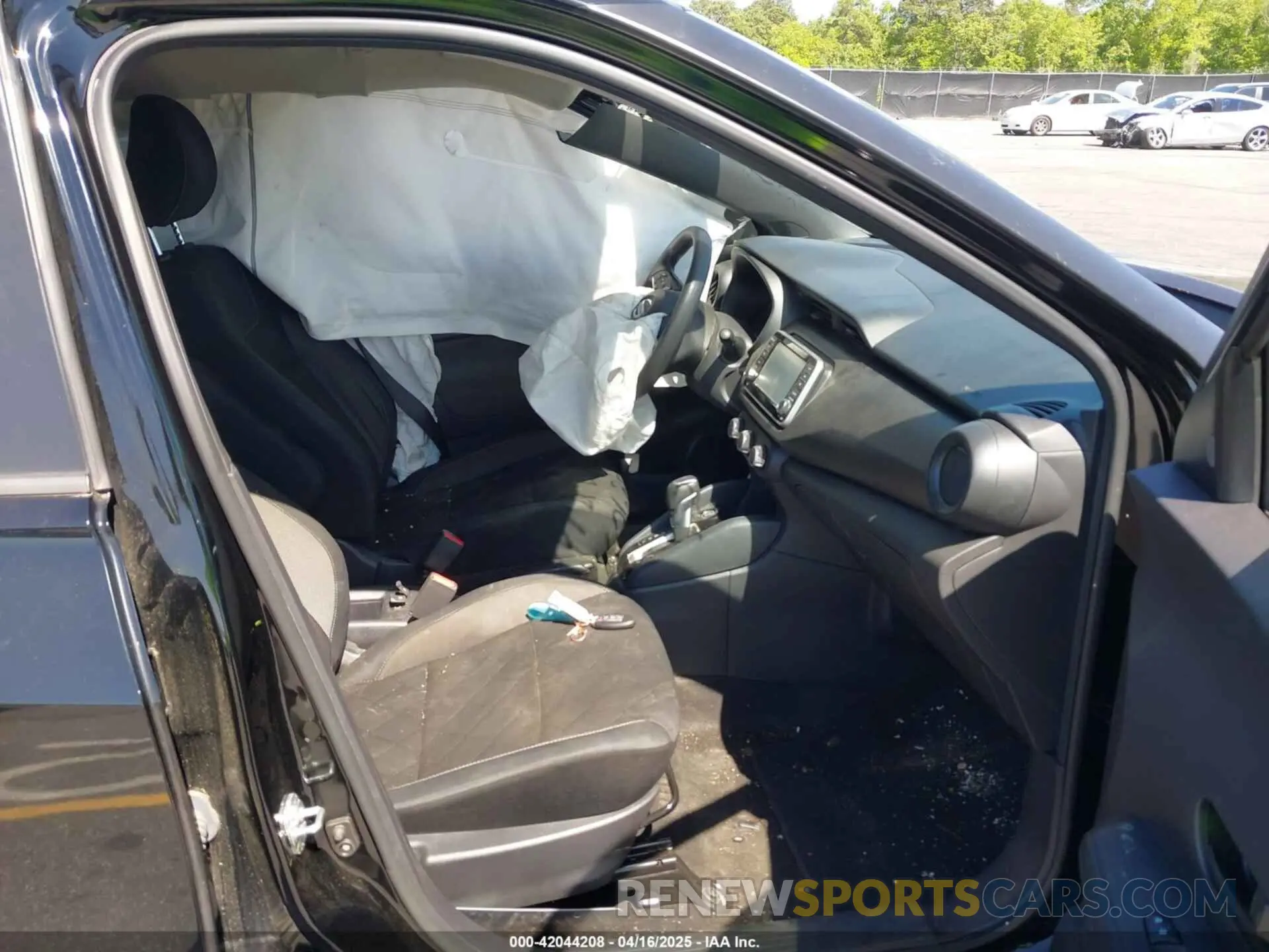 5 Photograph of a damaged car 3N1CP5BV1LL535721 NISSAN KICKS 2020