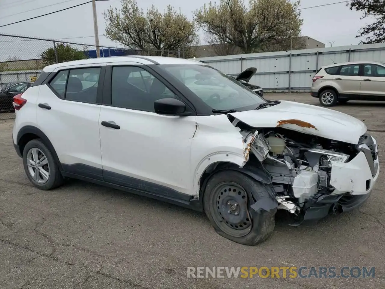 4 Photograph of a damaged car 3N1CP5BV2LL538188 NISSAN KICKS 2020