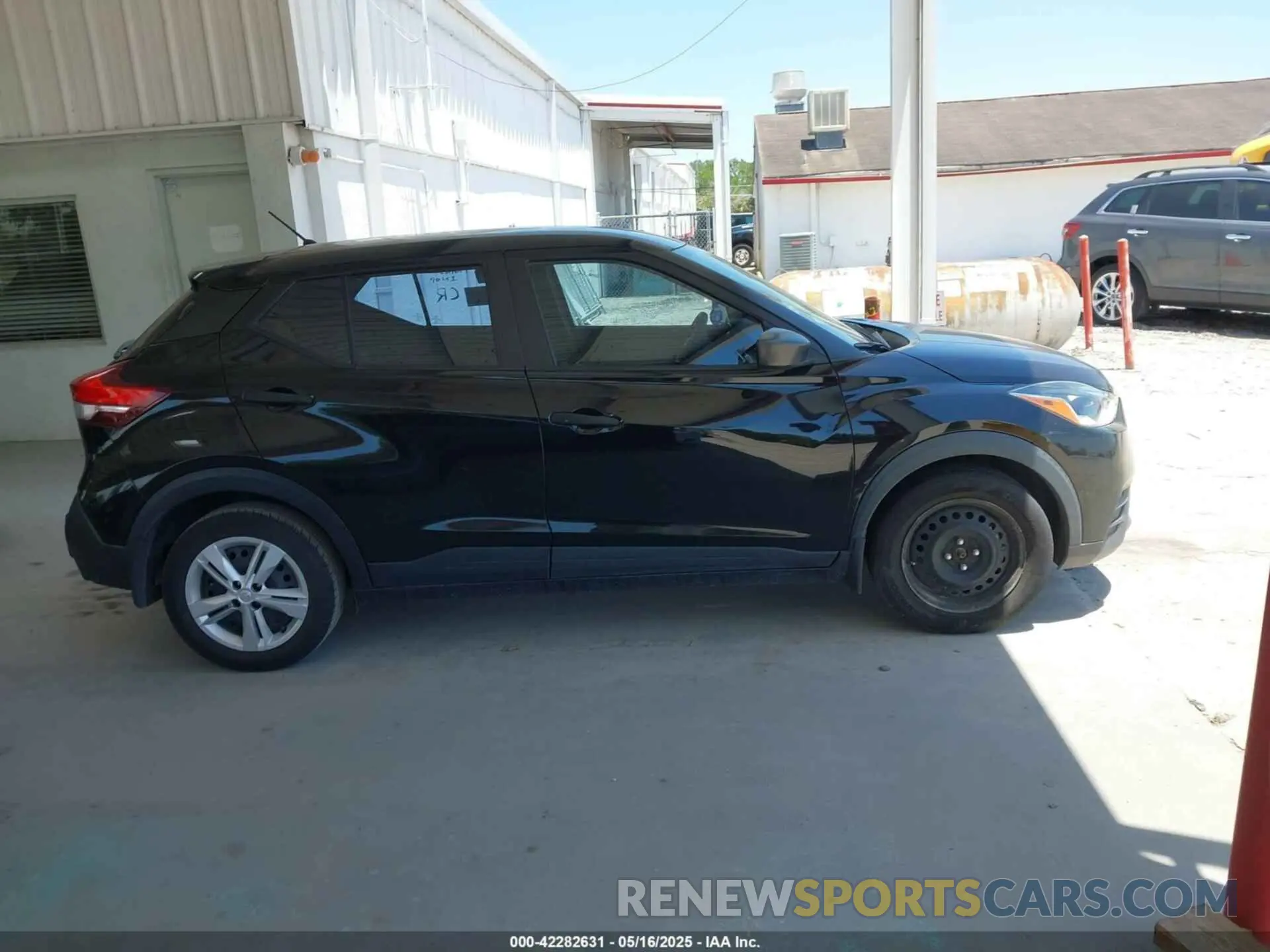 13 Photograph of a damaged car 3N1CP5BV2LL549918 NISSAN KICKS 2020