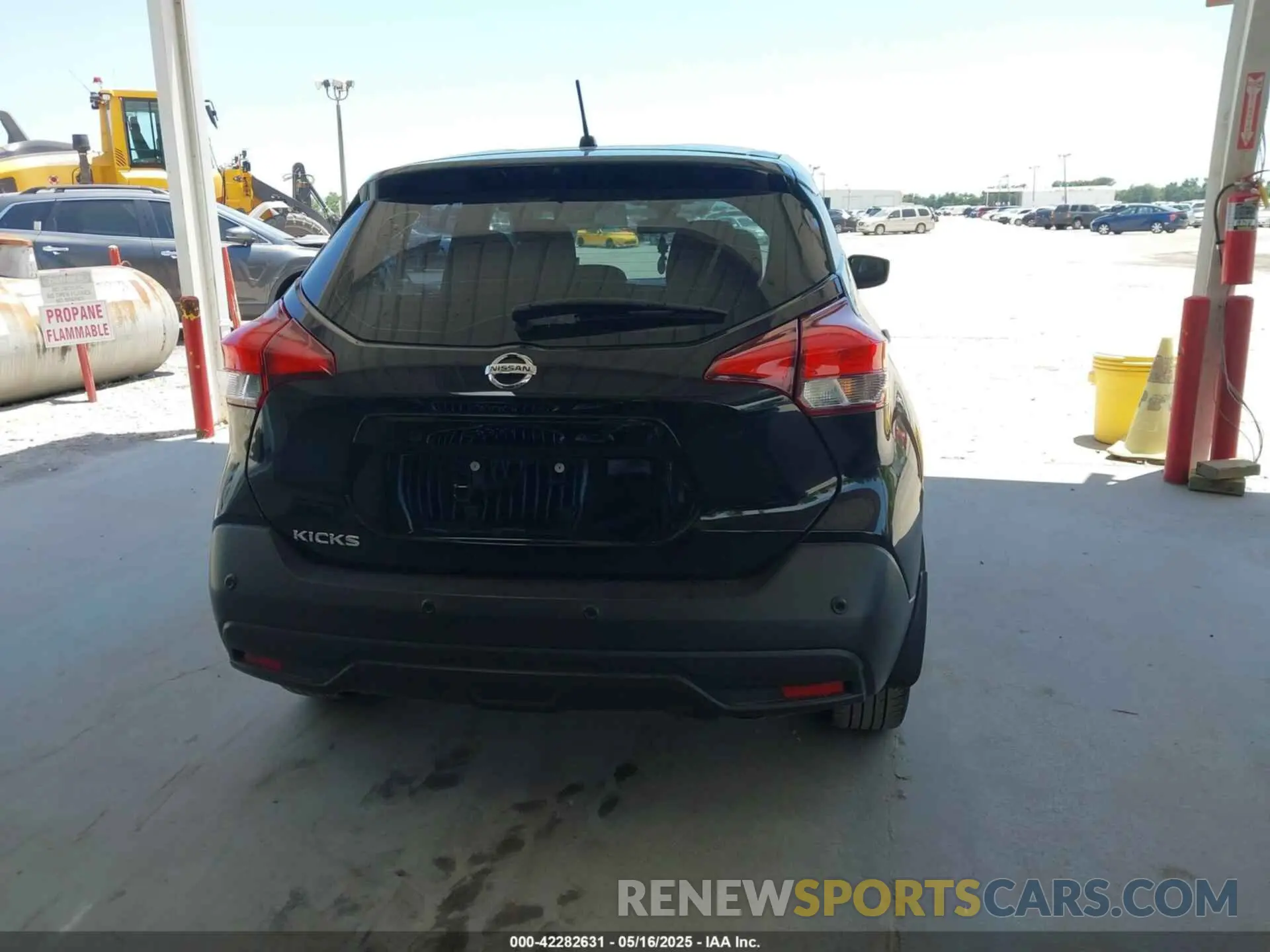 16 Photograph of a damaged car 3N1CP5BV2LL549918 NISSAN KICKS 2020