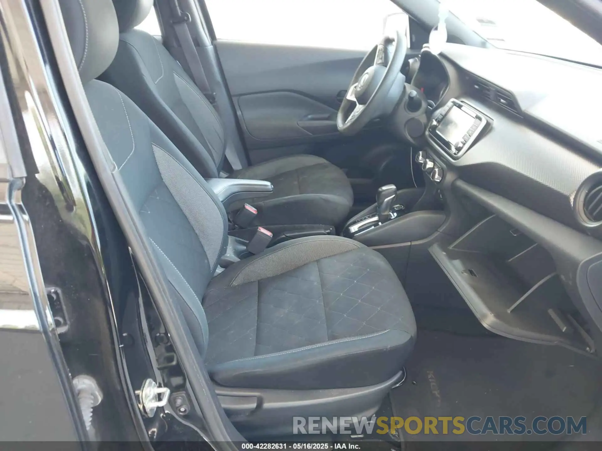 5 Photograph of a damaged car 3N1CP5BV2LL549918 NISSAN KICKS 2020