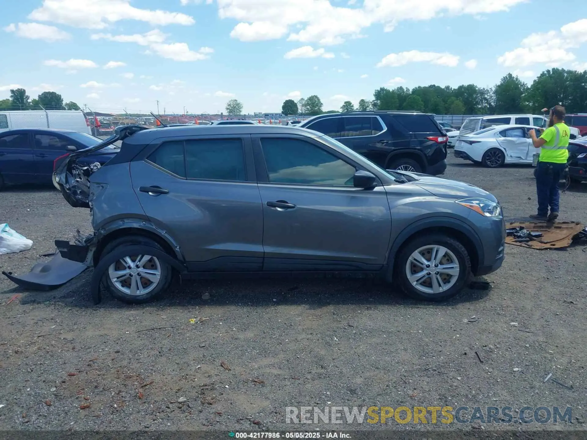 14 Photograph of a damaged car 3N1CP5BV3LL512442 NISSAN KICKS 2020