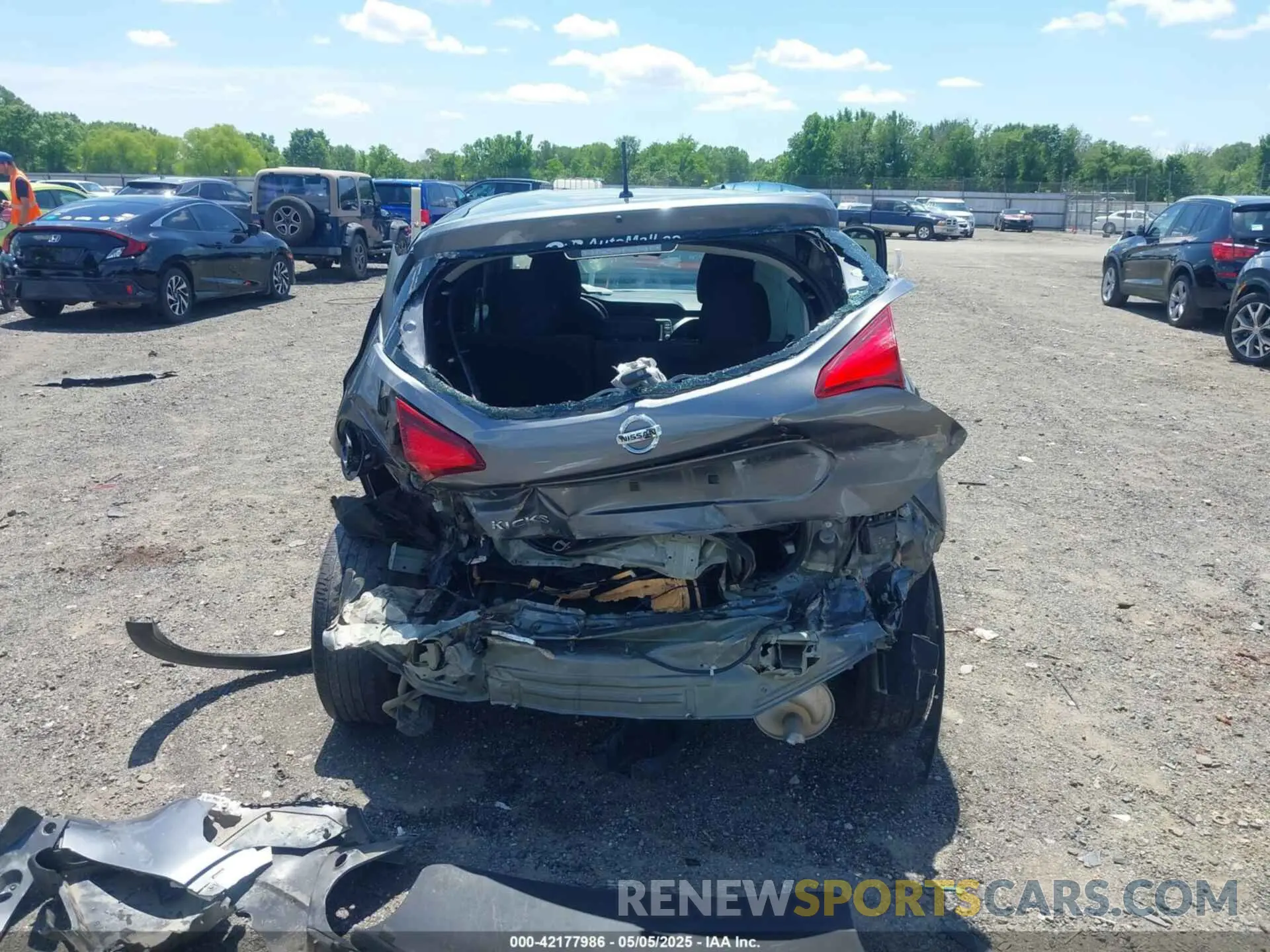 17 Photograph of a damaged car 3N1CP5BV3LL512442 NISSAN KICKS 2020