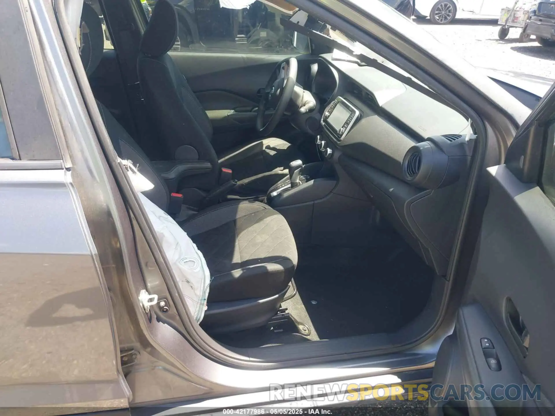 5 Photograph of a damaged car 3N1CP5BV3LL512442 NISSAN KICKS 2020
