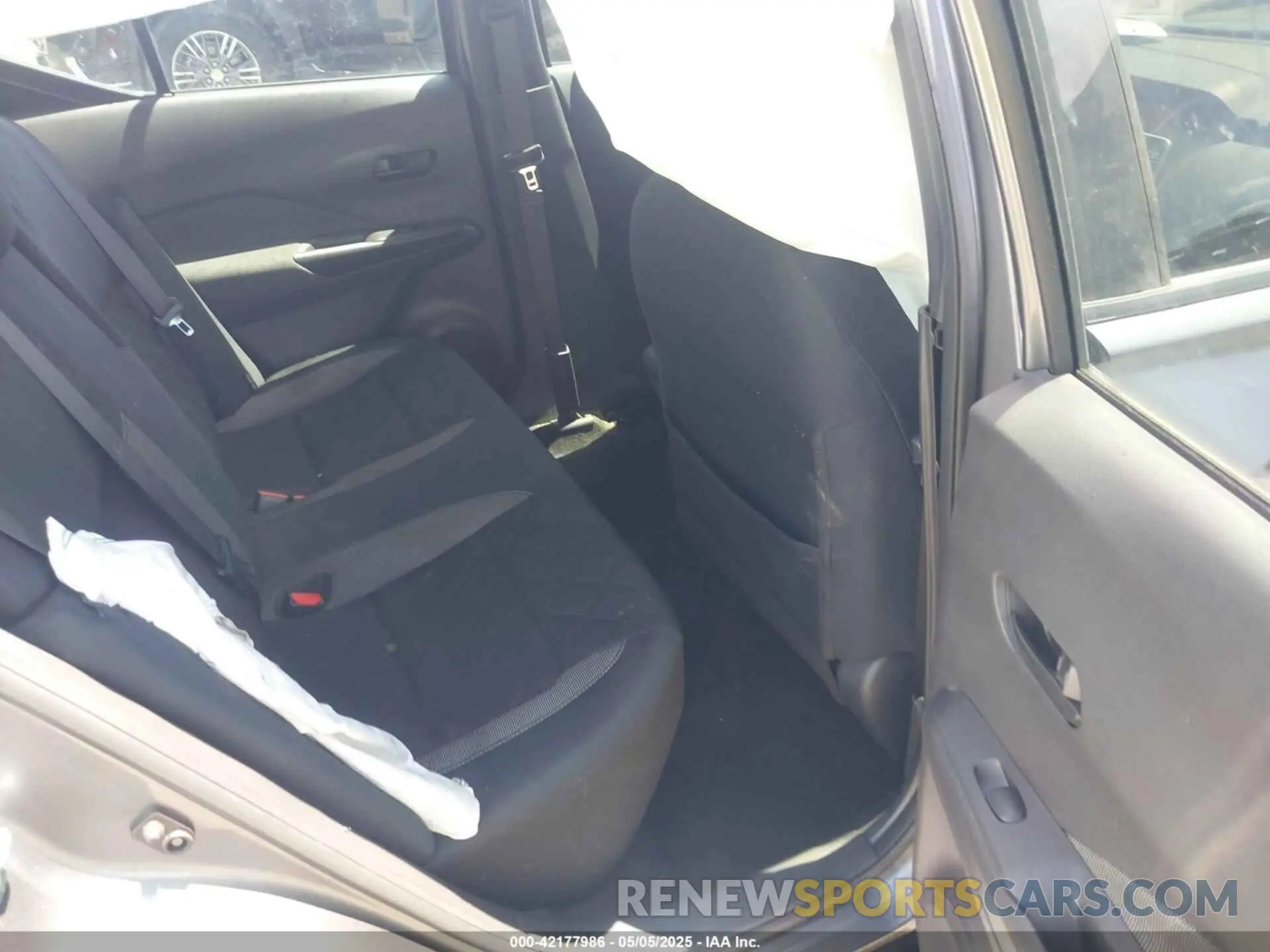 8 Photograph of a damaged car 3N1CP5BV3LL512442 NISSAN KICKS 2020