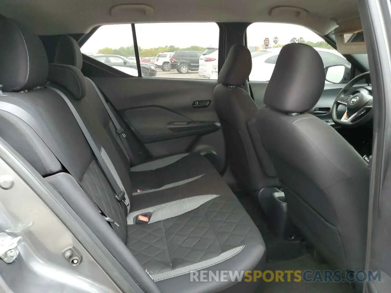 11 Photograph of a damaged car 3N1CP5BV3LL564590 NISSAN KICKS 2020