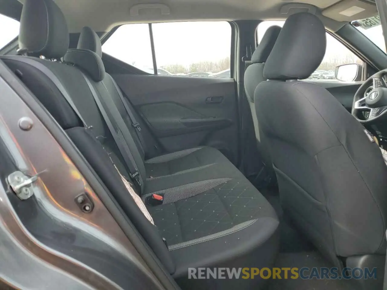 11 Photograph of a damaged car 3N1CP5BV3LL576075 NISSAN KICKS 2020