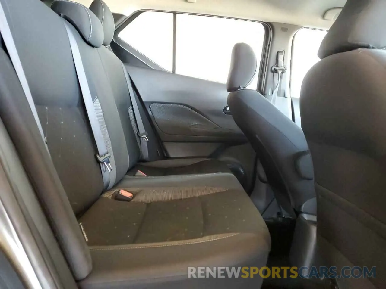 11 Photograph of a damaged car 3N1CP5BV4LL506567 NISSAN KICKS 2020