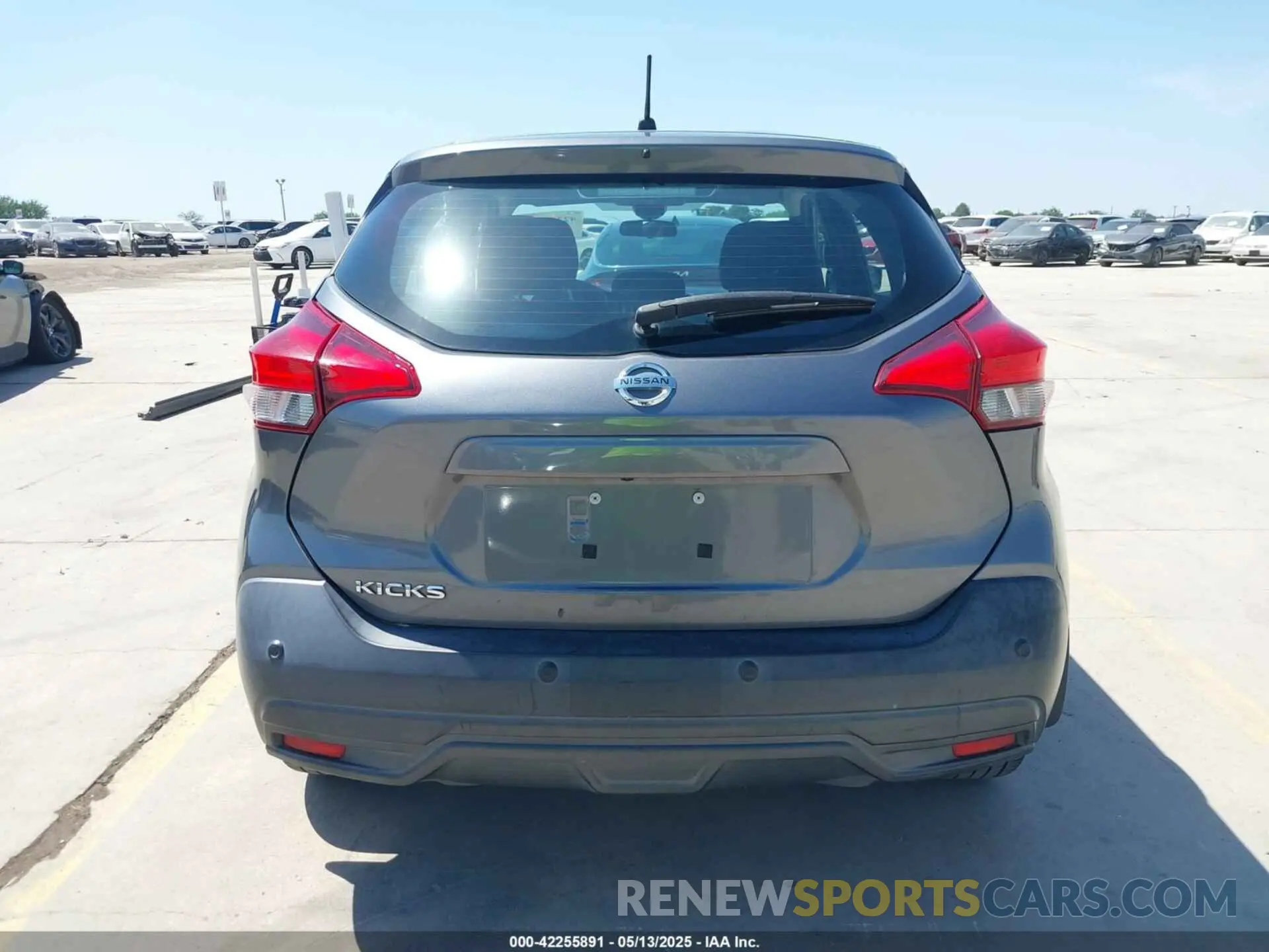 17 Photograph of a damaged car 3N1CP5BV4LL512403 NISSAN KICKS 2020