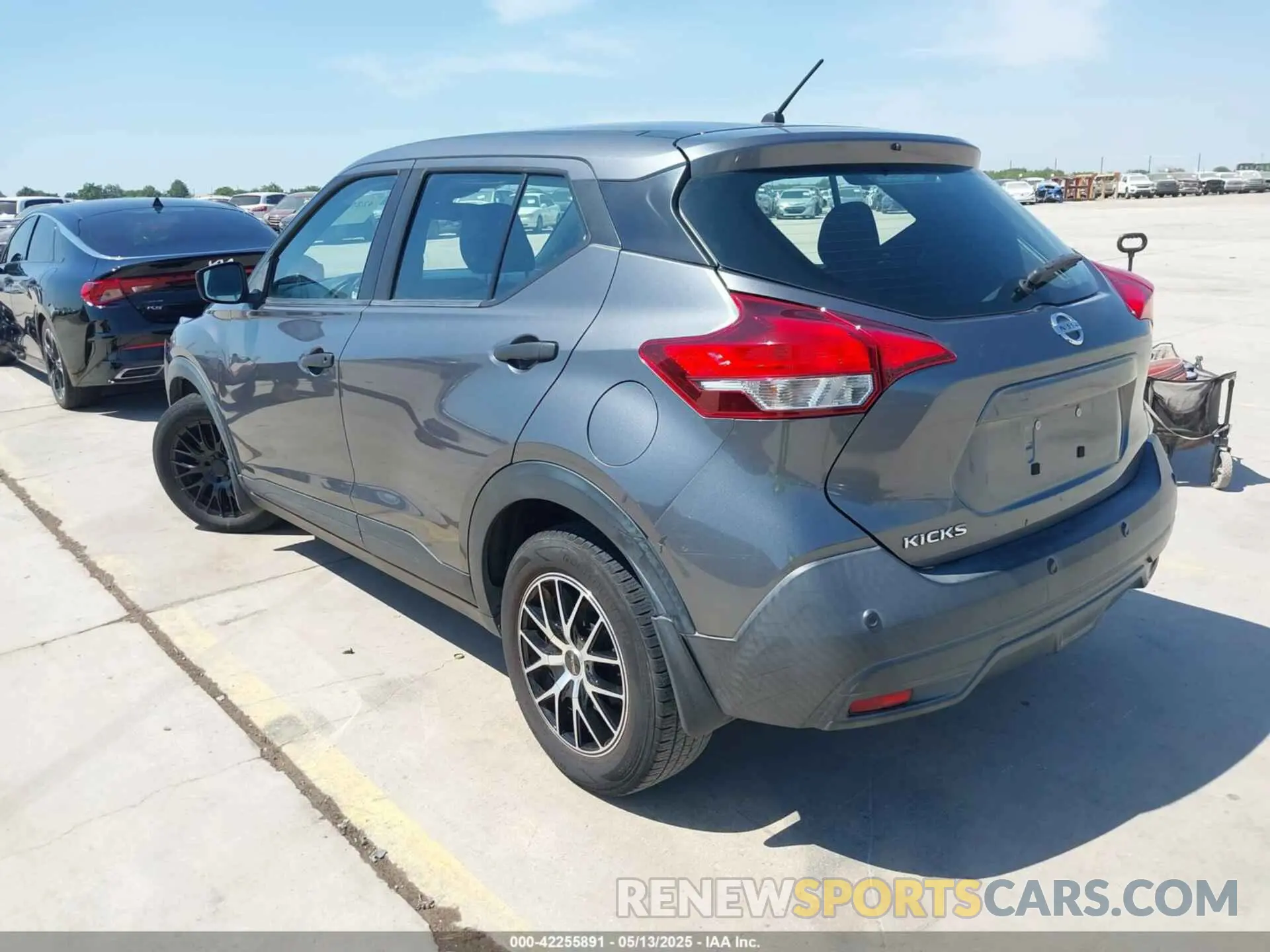 3 Photograph of a damaged car 3N1CP5BV4LL512403 NISSAN KICKS 2020