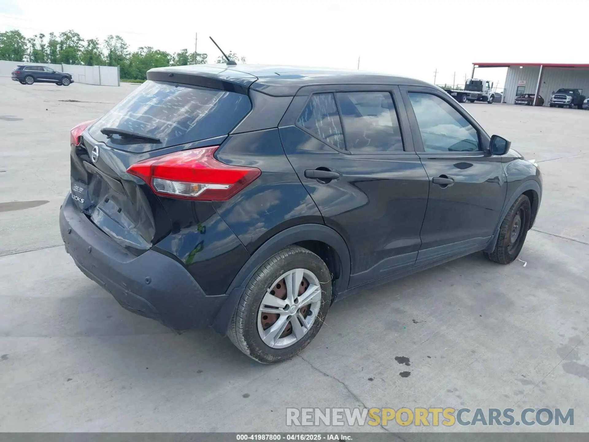 4 Photograph of a damaged car 3N1CP5BV4LL541920 NISSAN KICKS 2020
