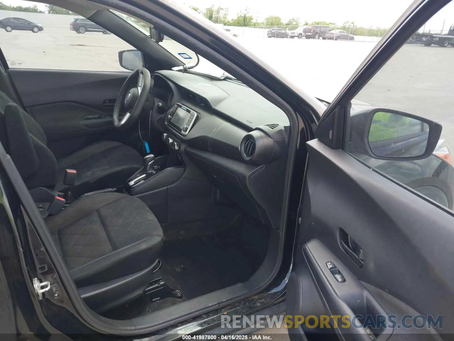 5 Photograph of a damaged car 3N1CP5BV4LL541920 NISSAN KICKS 2020