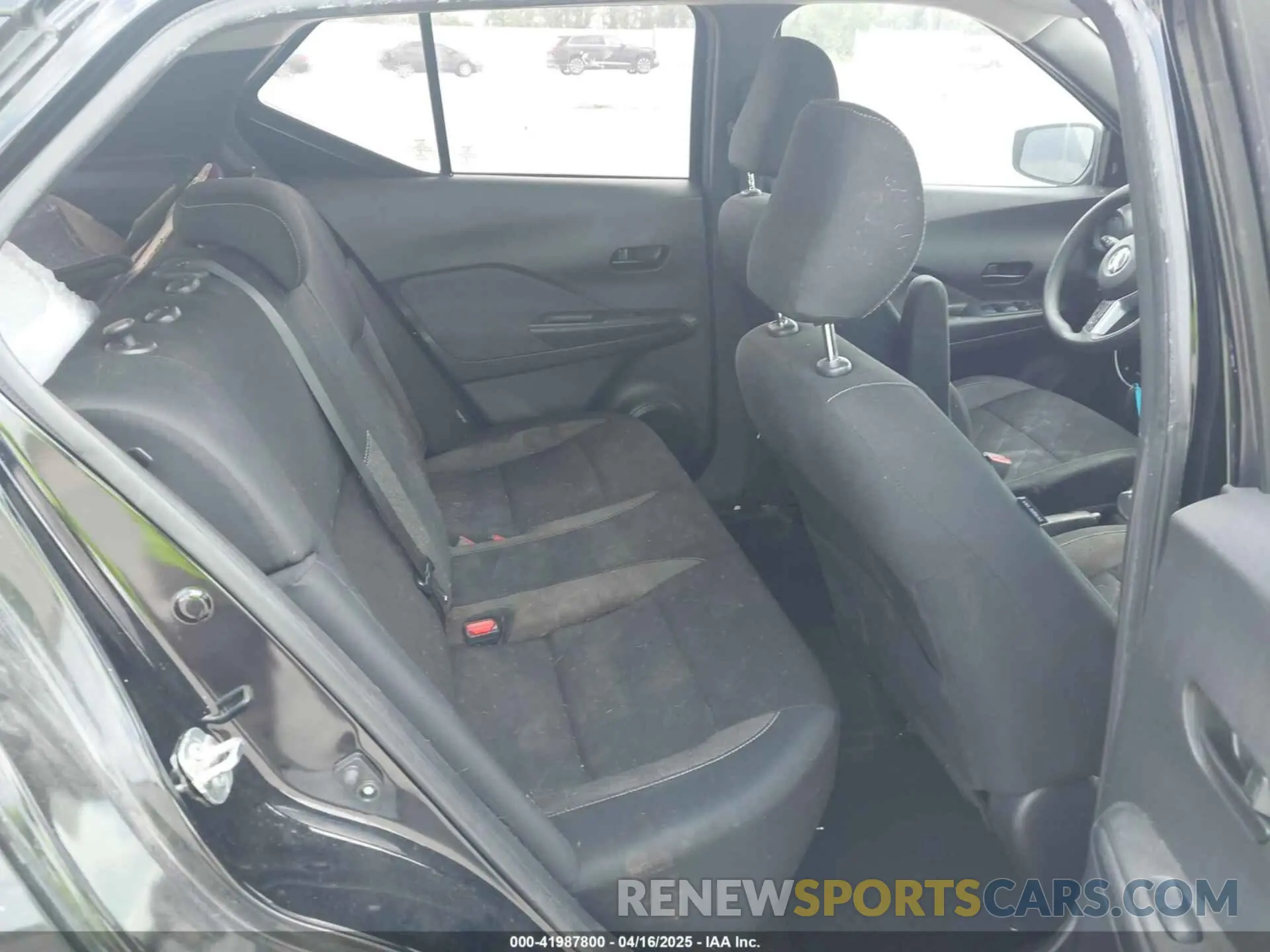 8 Photograph of a damaged car 3N1CP5BV4LL541920 NISSAN KICKS 2020