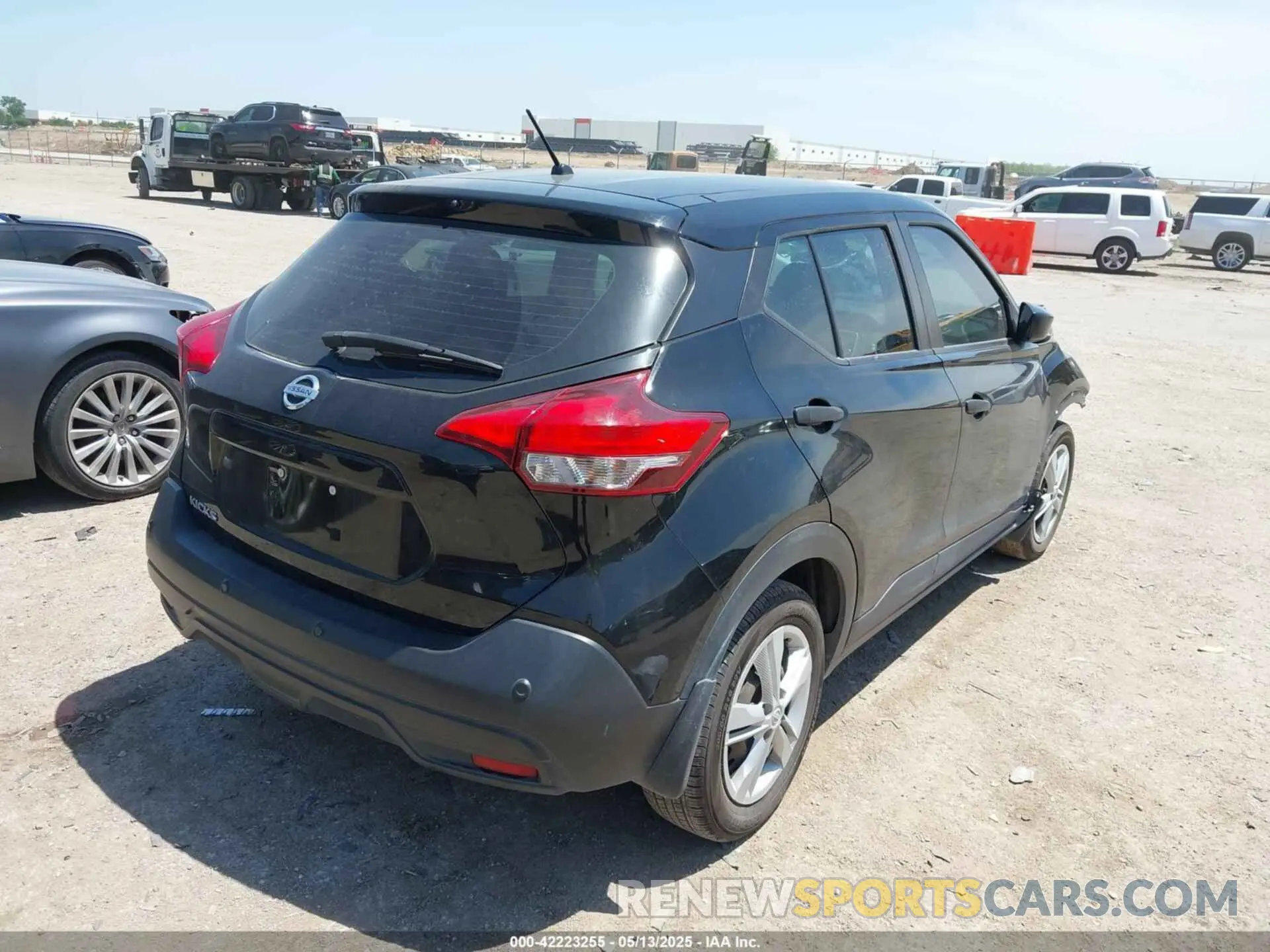 4 Photograph of a damaged car 3N1CP5BV4LL563674 NISSAN KICKS 2020