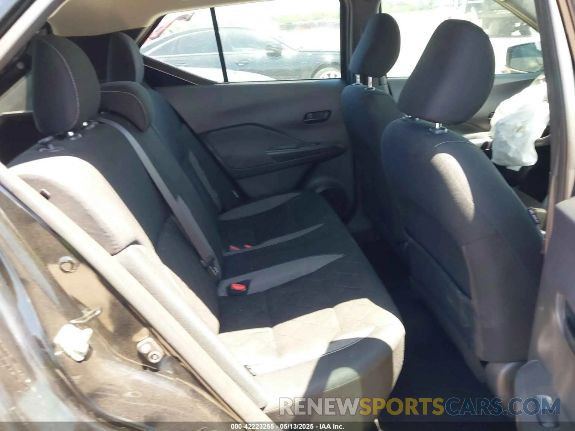 8 Photograph of a damaged car 3N1CP5BV4LL563674 NISSAN KICKS 2020