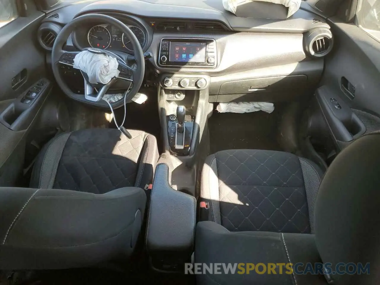 8 Photograph of a damaged car 3N1CP5BV4LL572116 NISSAN KICKS 2020