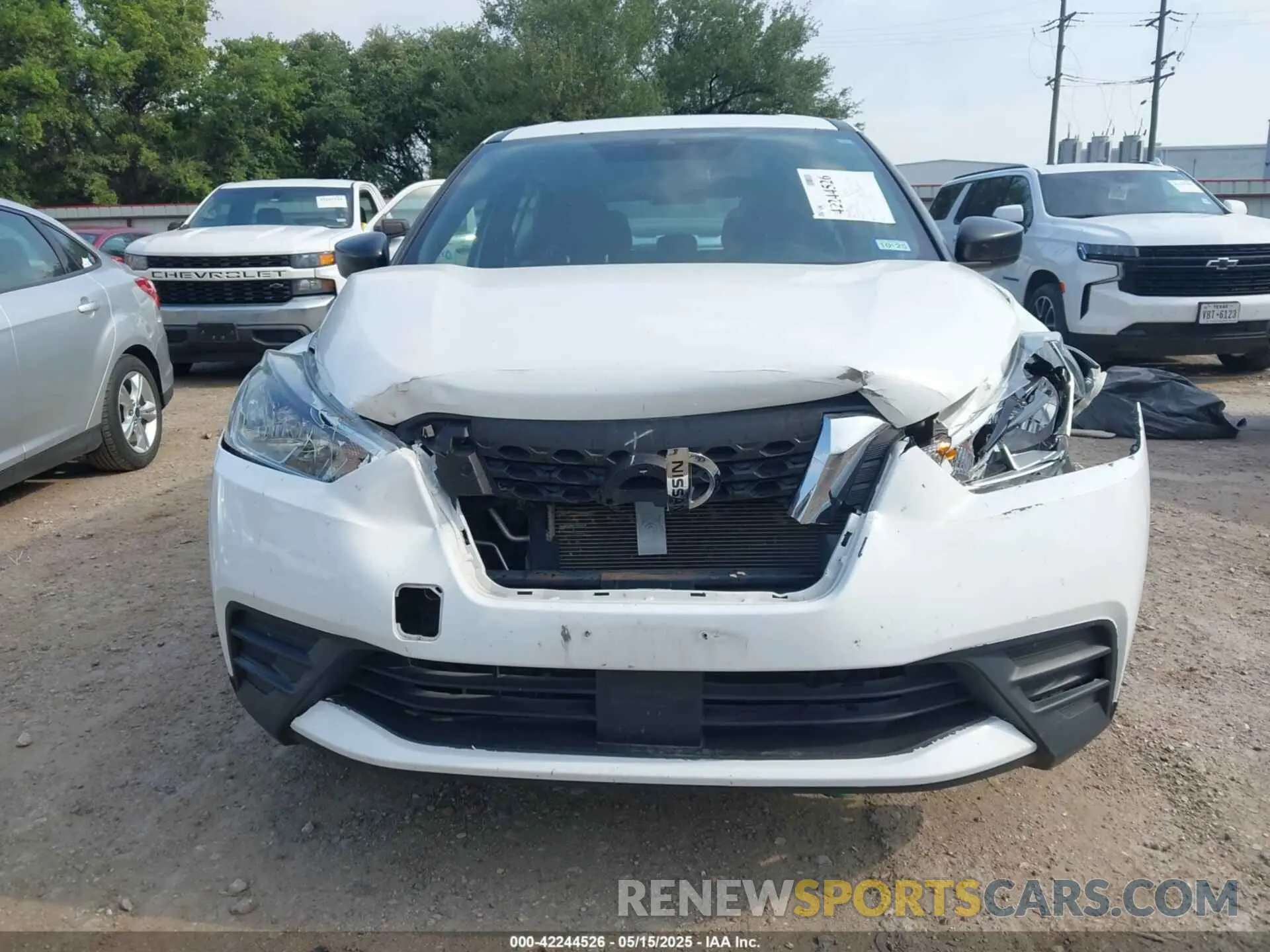 12 Photograph of a damaged car 3N1CP5BV5LL528643 NISSAN KICKS 2020