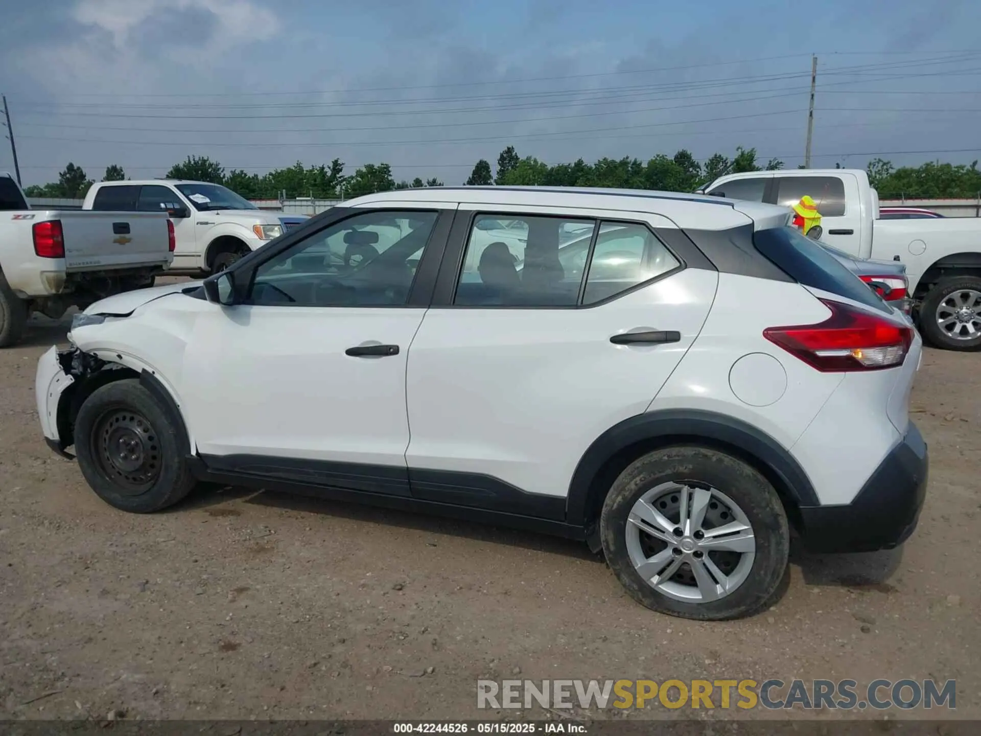 14 Photograph of a damaged car 3N1CP5BV5LL528643 NISSAN KICKS 2020