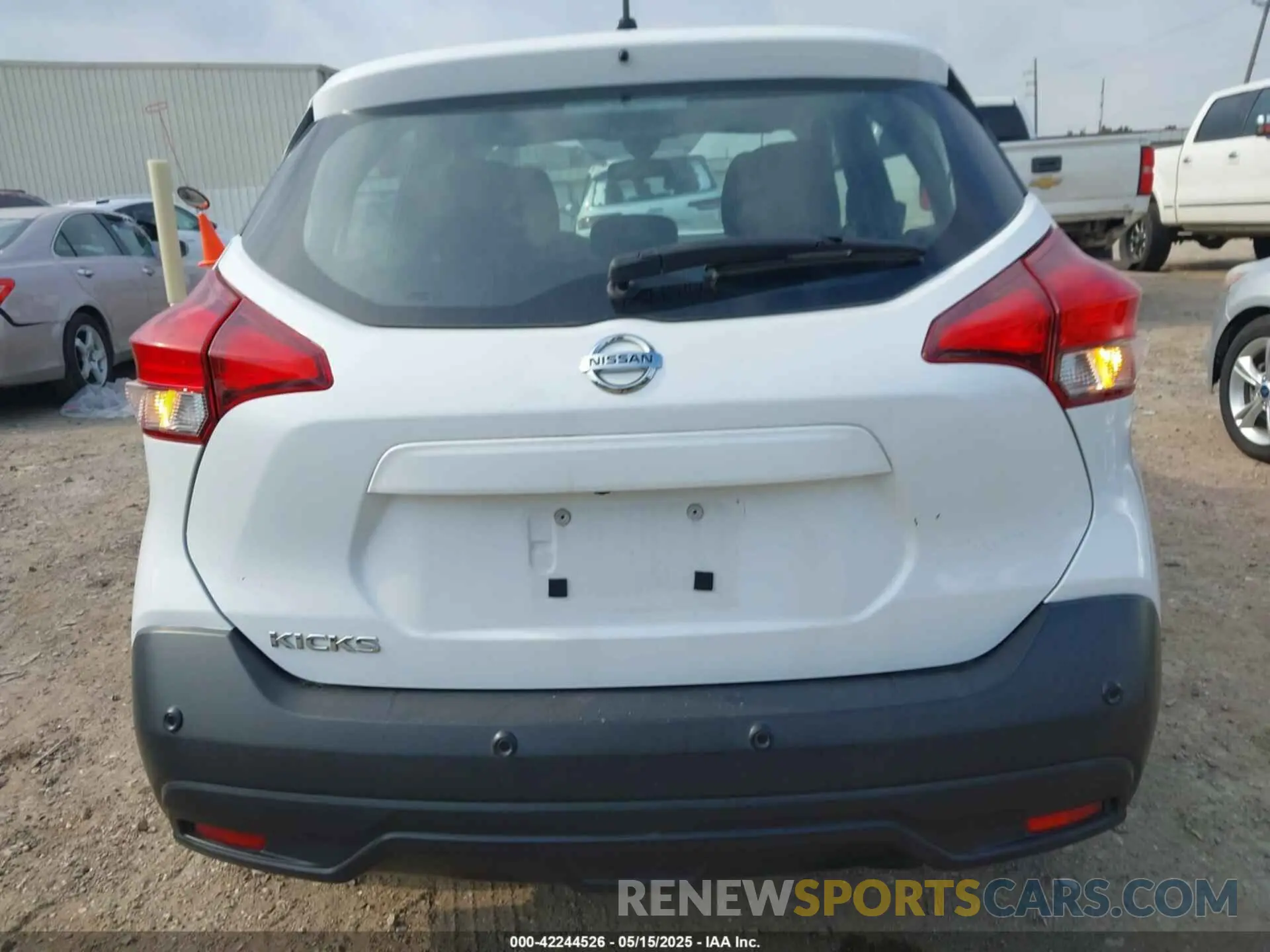 16 Photograph of a damaged car 3N1CP5BV5LL528643 NISSAN KICKS 2020