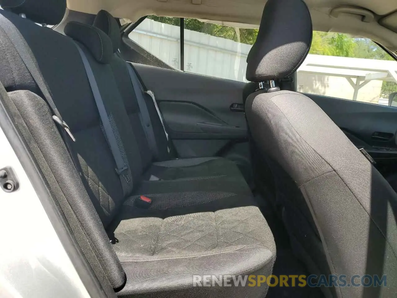10 Photograph of a damaged car 3N1CP5BV6LL532250 NISSAN KICKS 2020