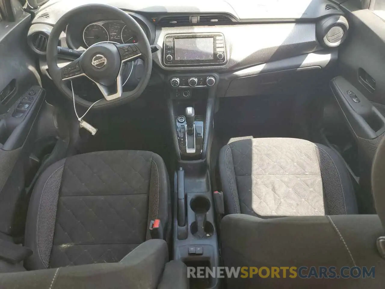 8 Photograph of a damaged car 3N1CP5BV6LL532250 NISSAN KICKS 2020