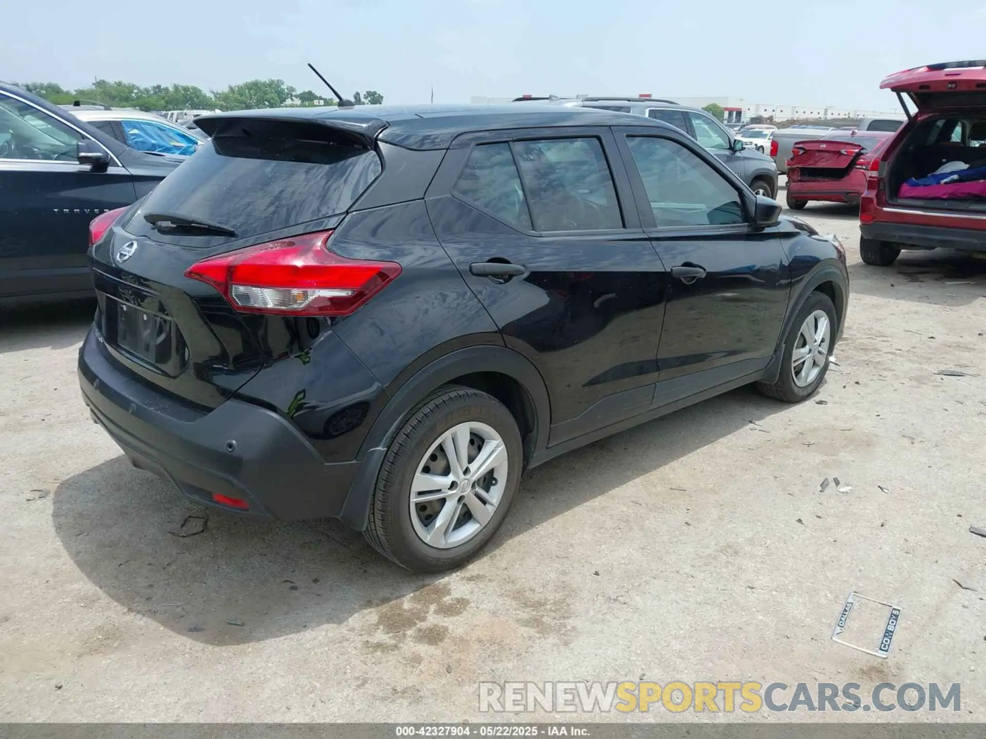 4 Photograph of a damaged car 3N1CP5BV8LL551043 NISSAN KICKS 2020